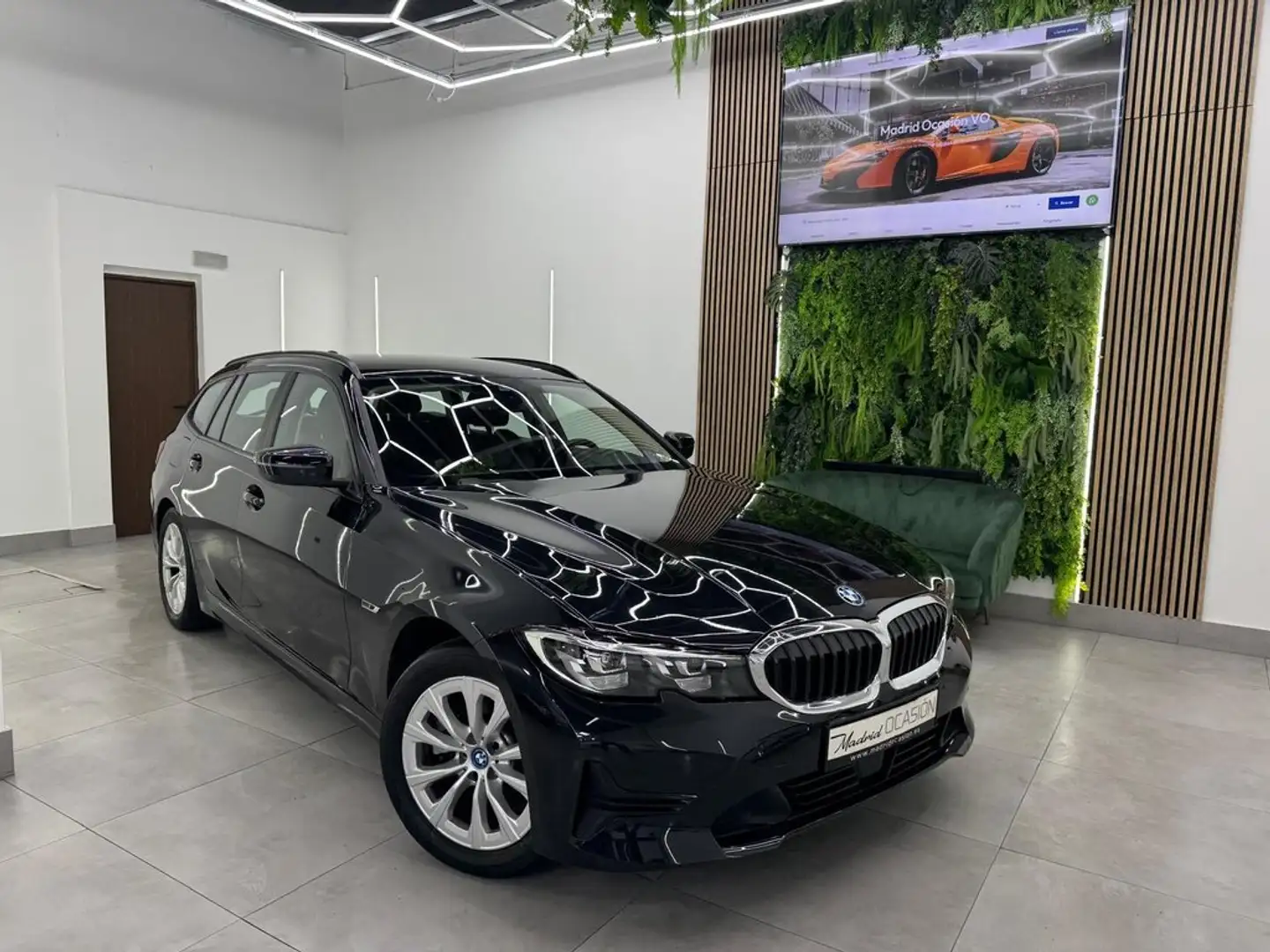 BMW 320 320e xDrive Touring Negro - 1