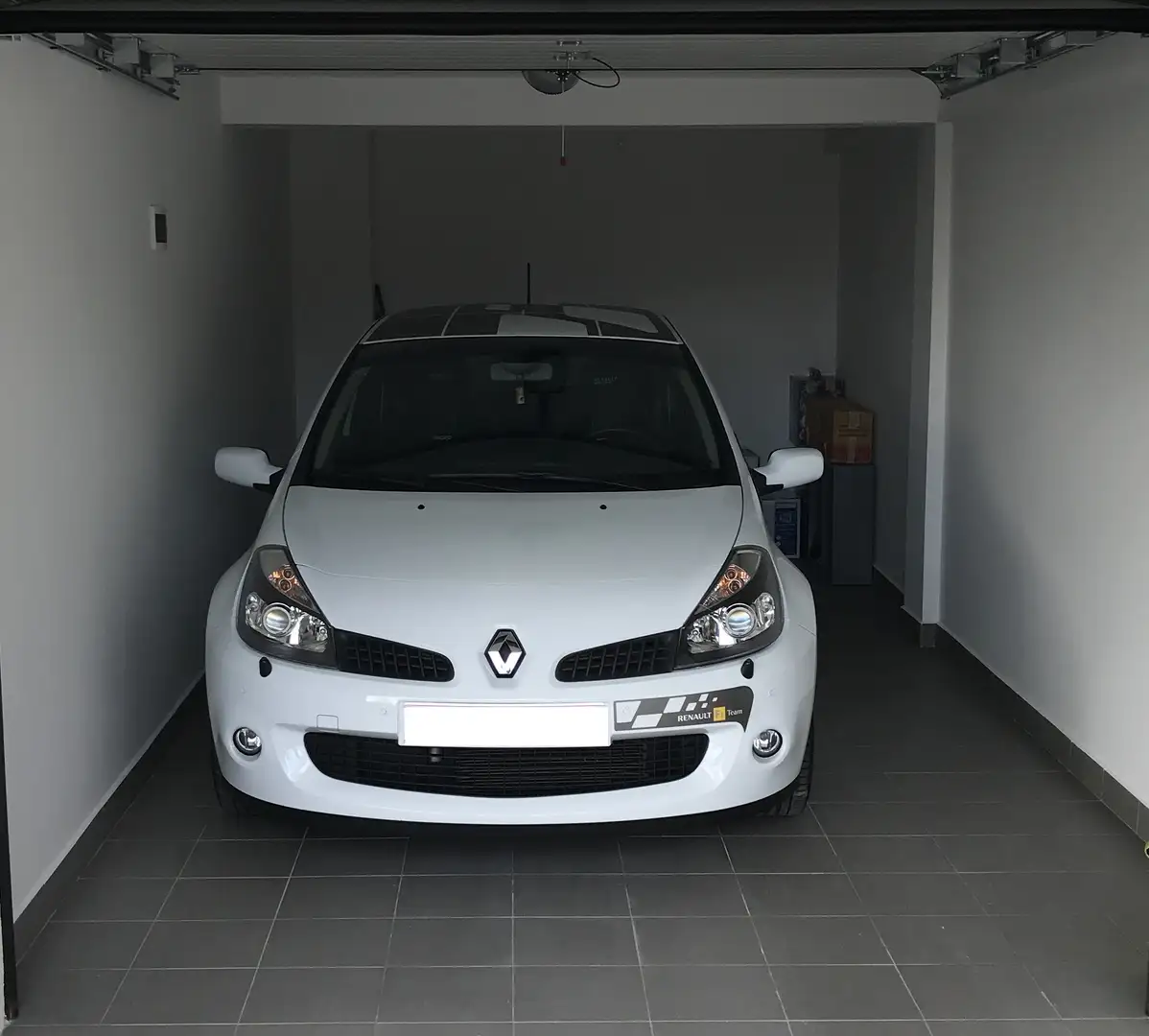 Renault Clio Sport F1 Team R27 - 1