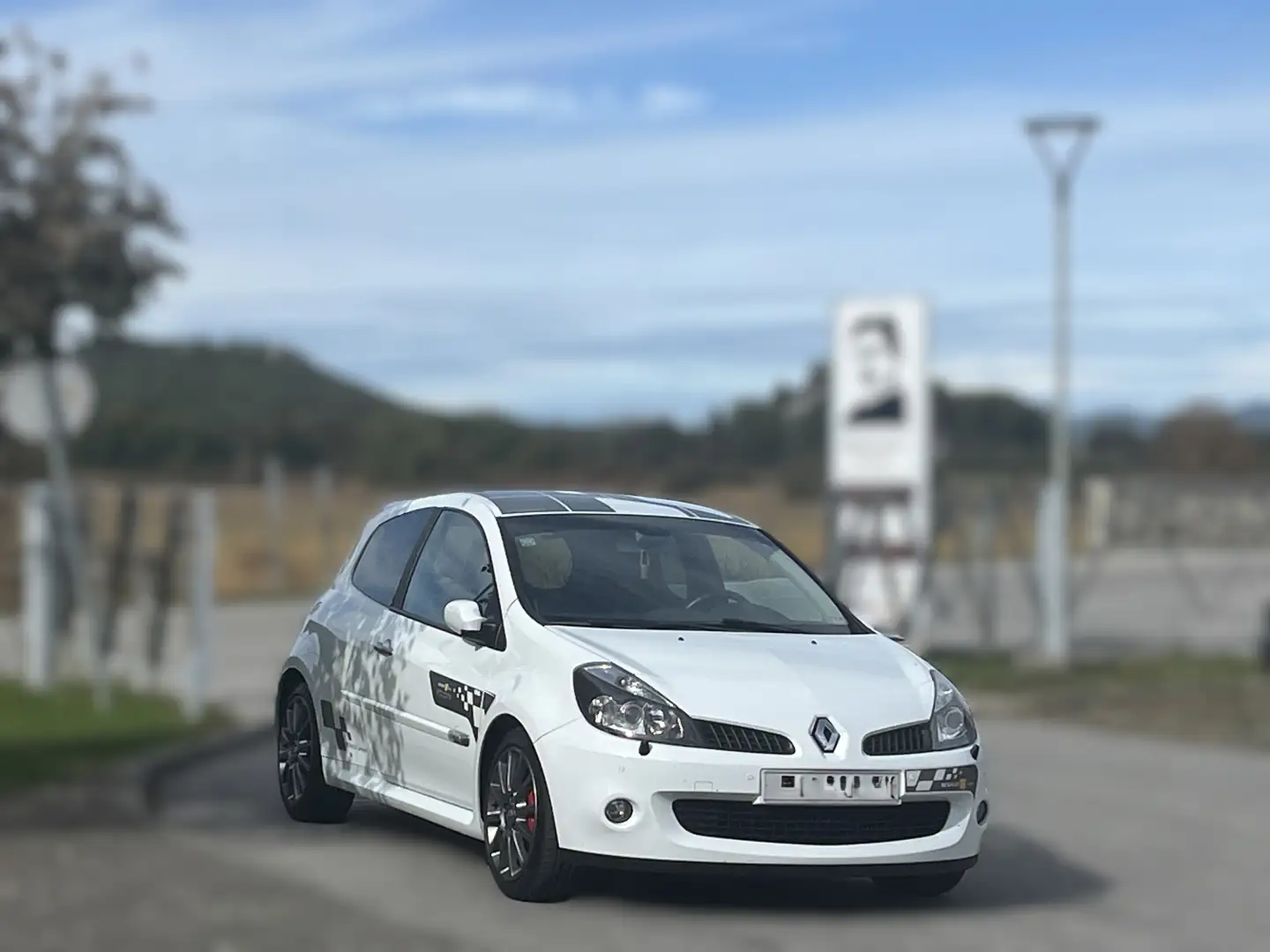 Renault Clio Sport F1 Team R27 - 2