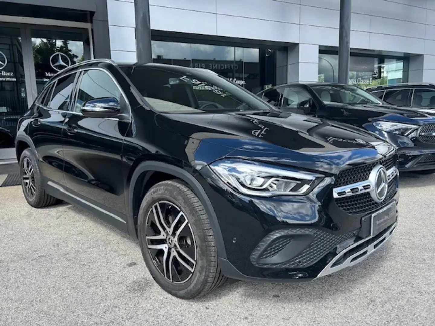 Mercedes-Benz GLA 200 d Automatic 4Matic Sport Plus Schwarz - 1