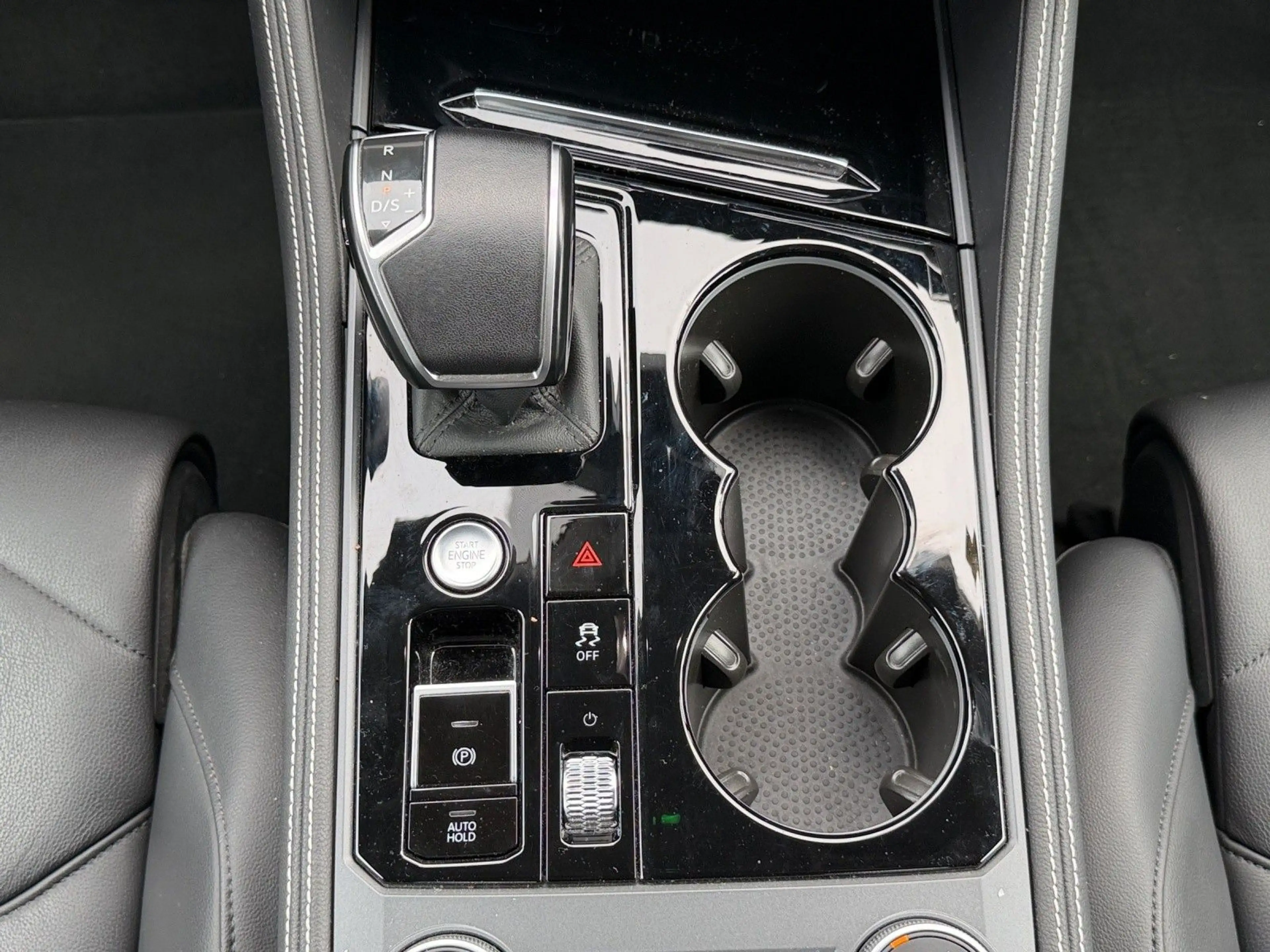 Volkswagen Touareg 3.0 TDI 4Motion+AHK+Luft+360°+ — photo 12