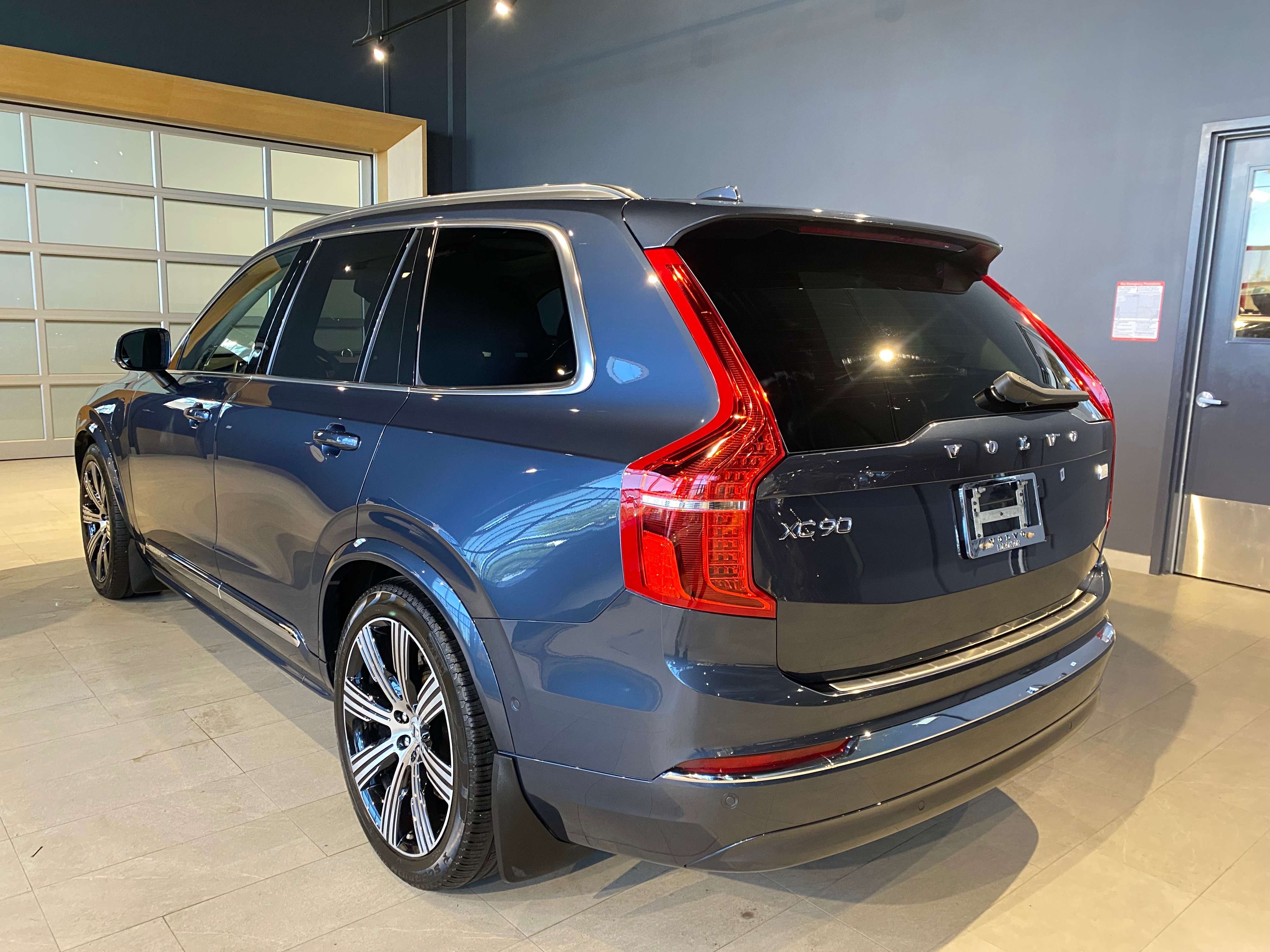 2024 Volvo XC90 T8 eAWD PHEV Ultimate Bright Theme 7-Seater — снимка 1