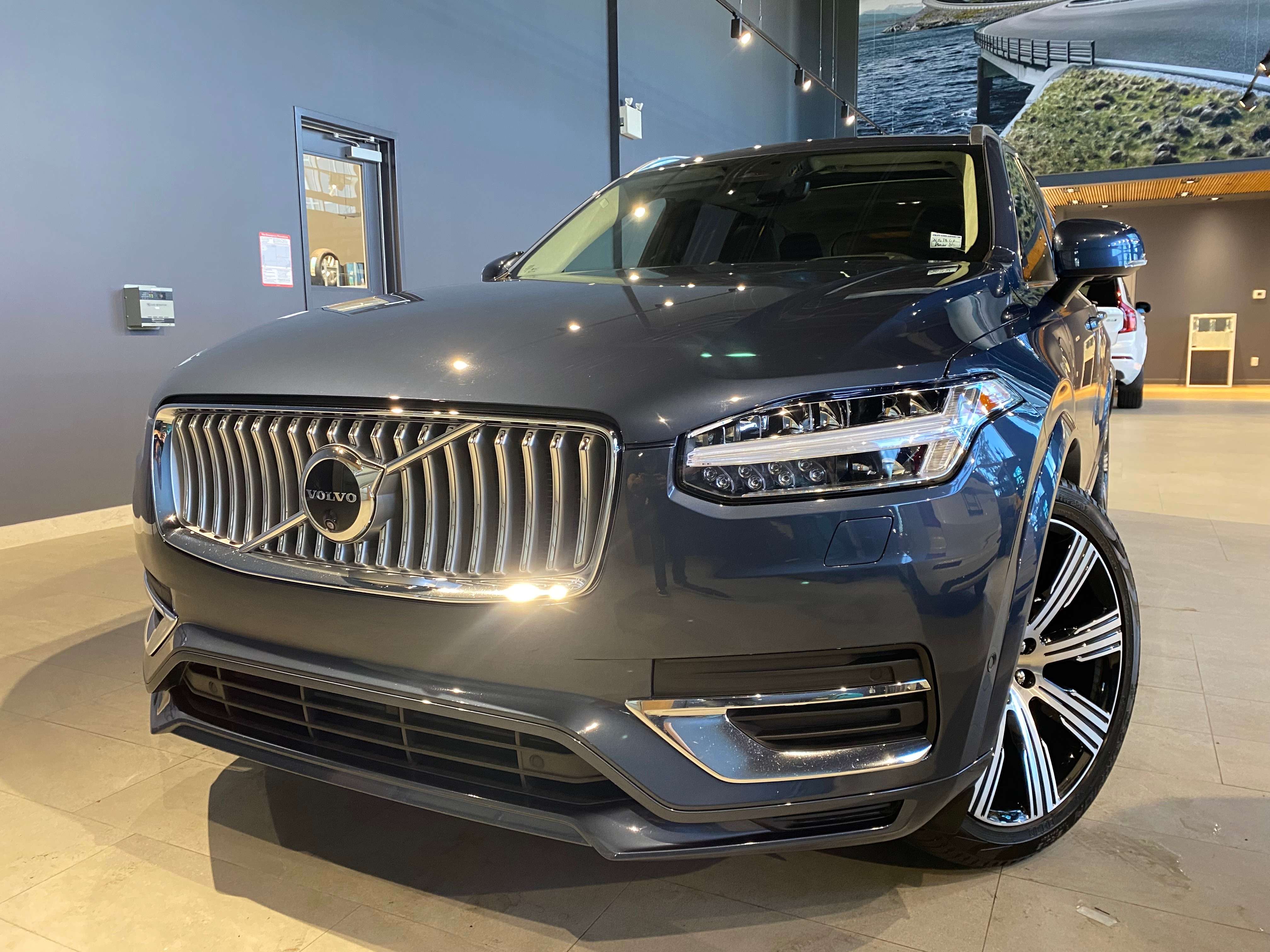 2024 Volvo XC90 T8 eAWD PHEV Ultimate Bright Theme 7-Seater