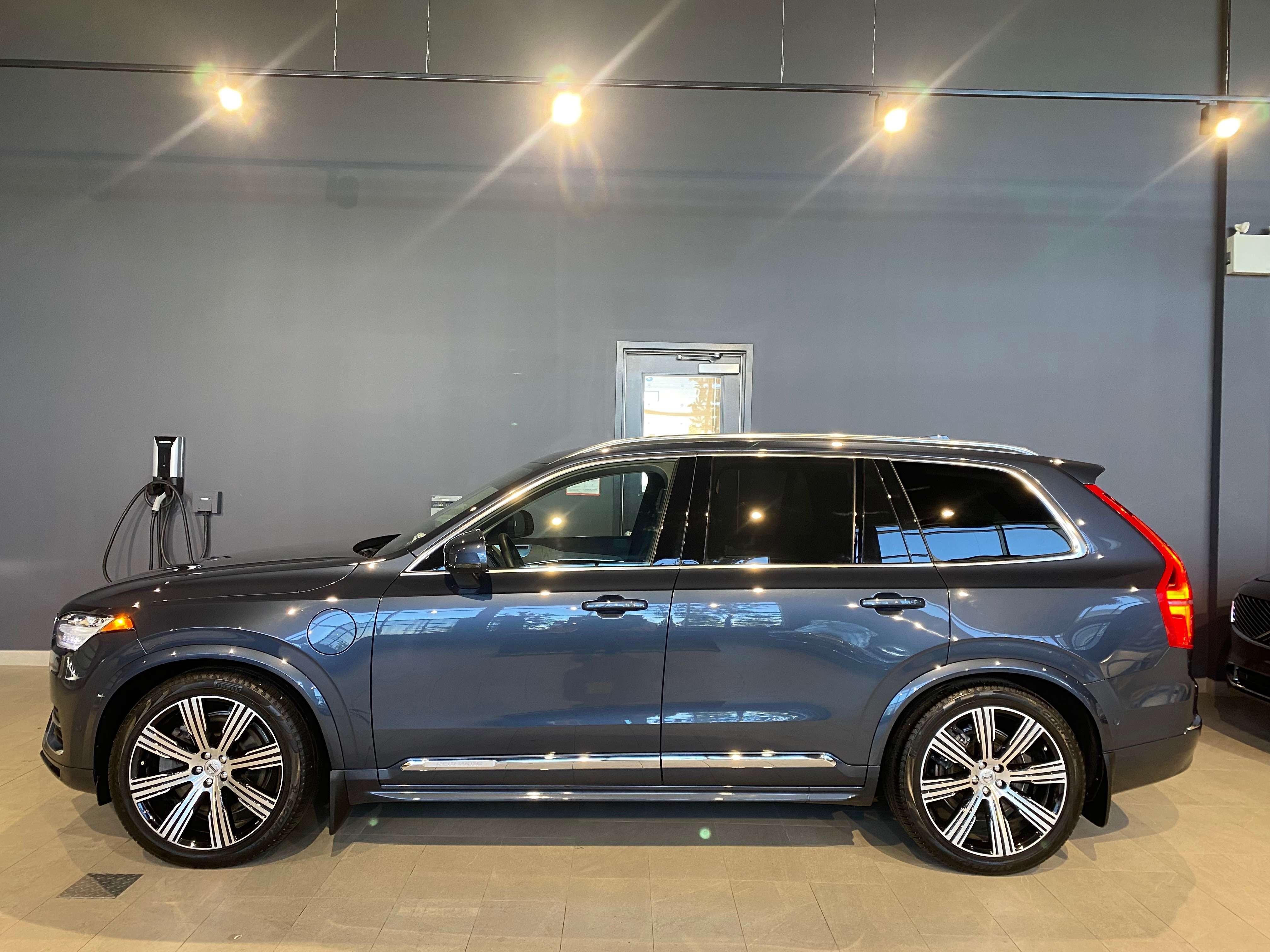 2024 Volvo XC90 T8 eAWD PHEV Ultimate Bright Theme 7-Seater — снимка 1