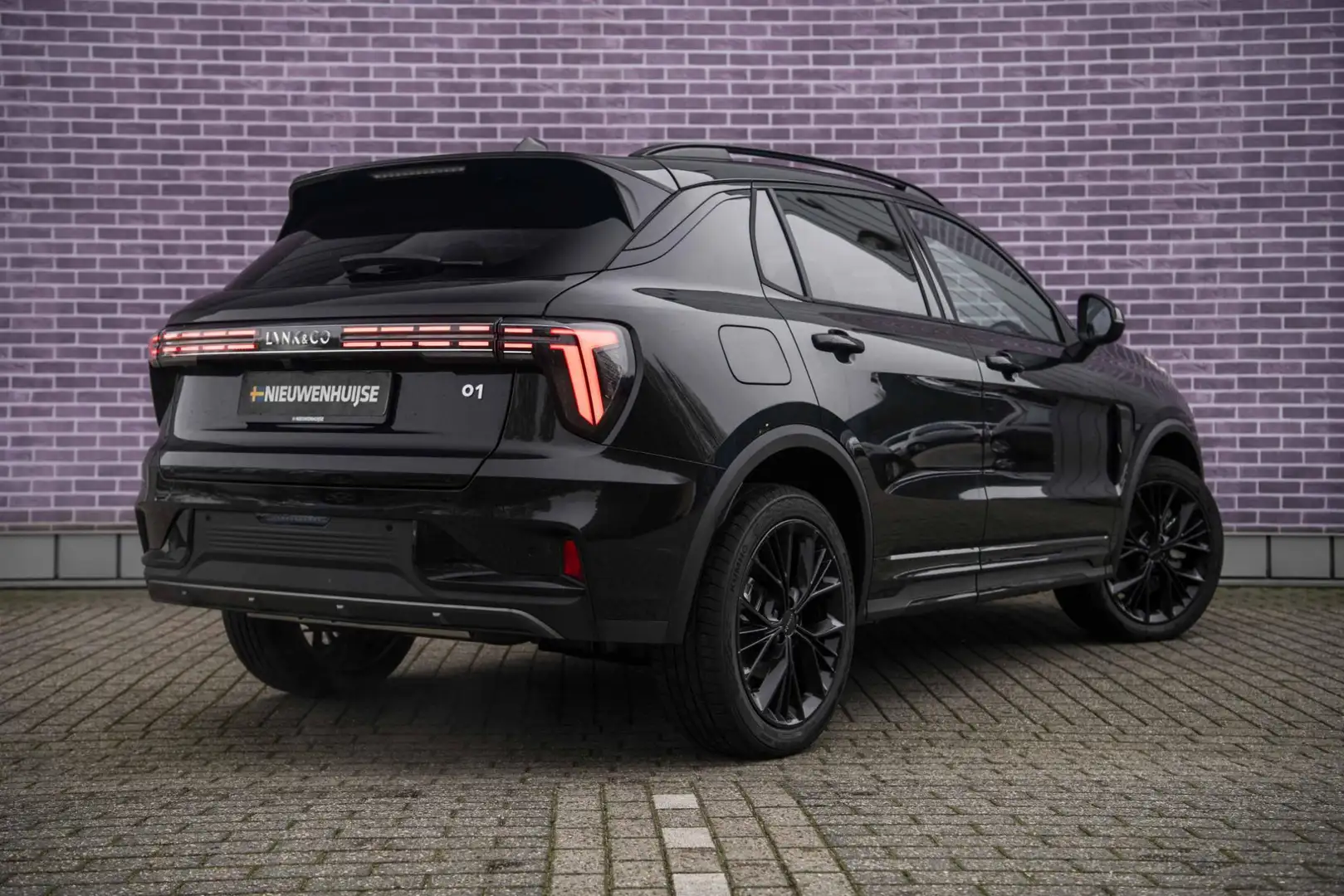 Lynk & Co 01 1.5 More DEMO  | NIEUW MODEL 2026 | Sparkling Blac Schwarz - 2