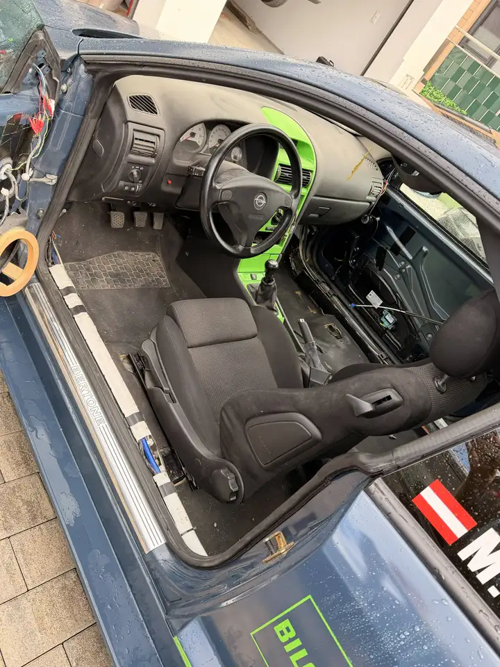 Opel Astra Coupé 2,2 16V, foto 7