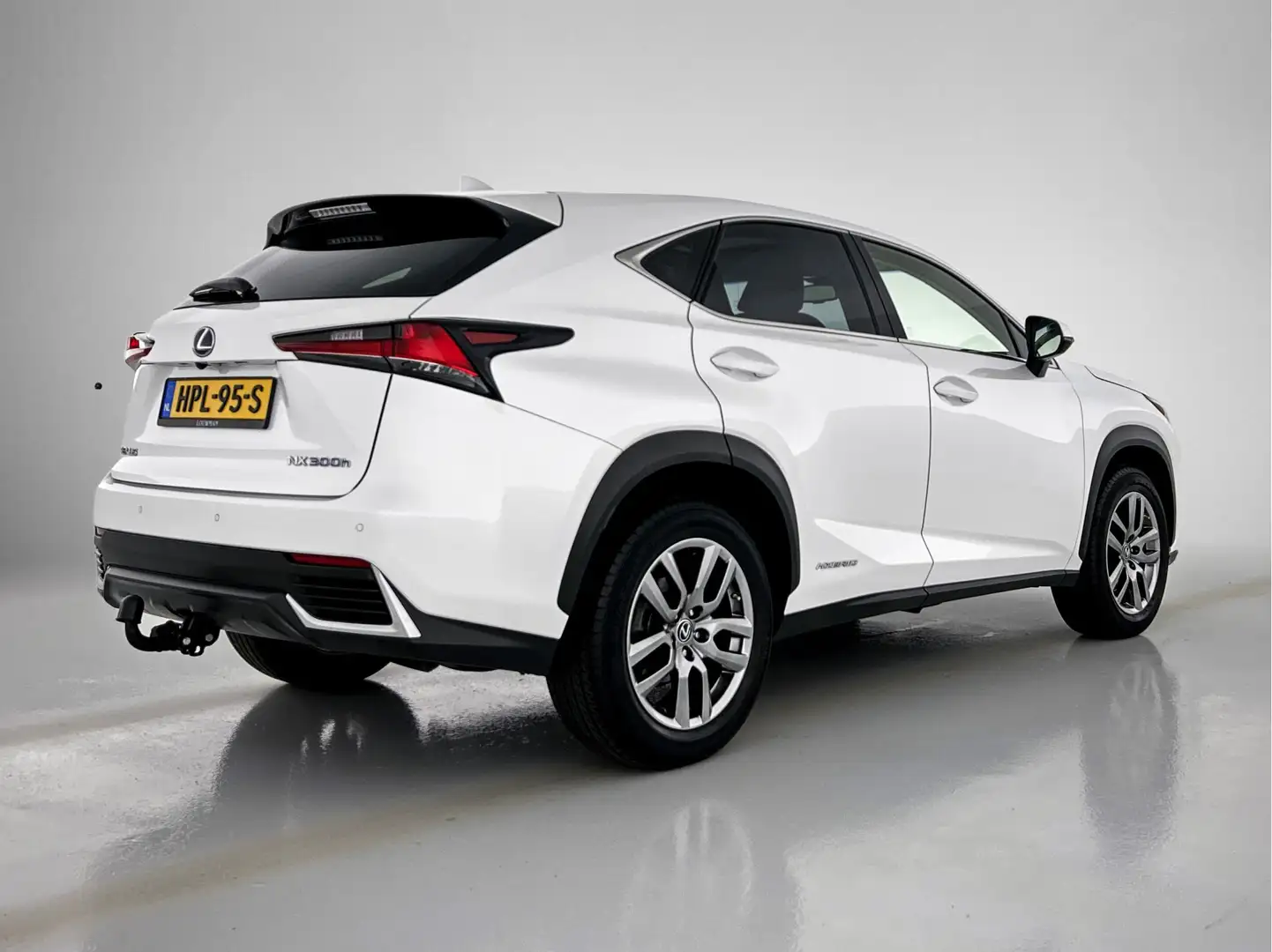 Lexus NX 300h AWD Luxury Line Limited | Trekhaak | Panoramadak | Blanco - 2