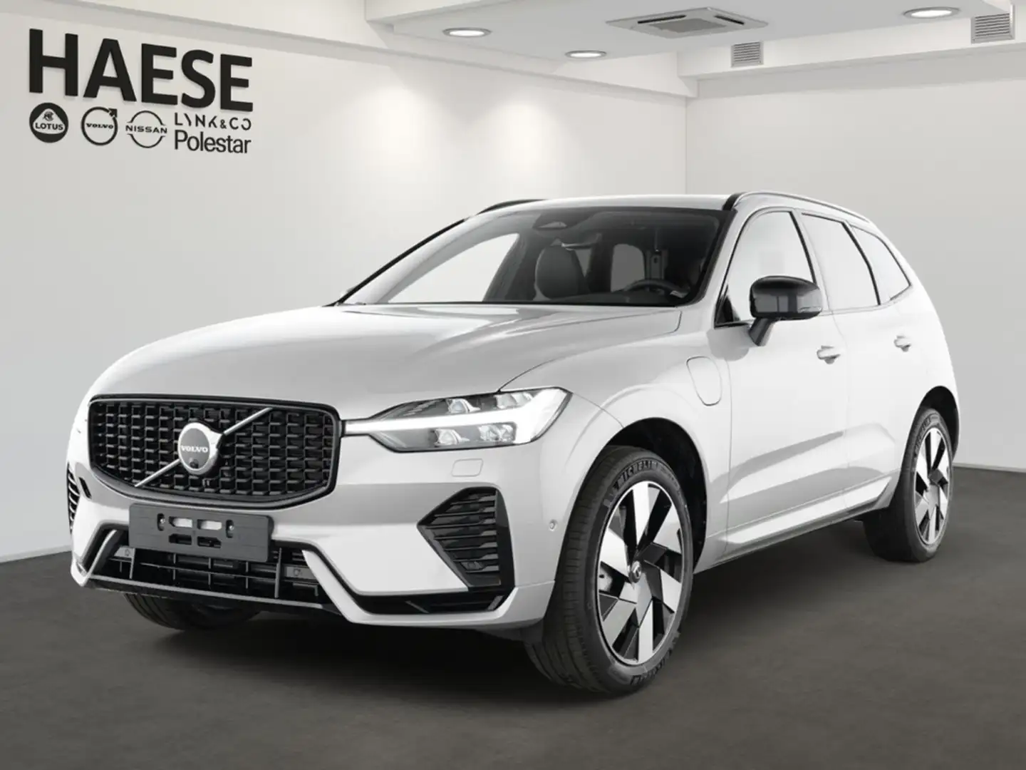 Volvo XC60 T6 Plus Dark Recharge Plug-In Hybrid AWD Voll-LED Silber - 1