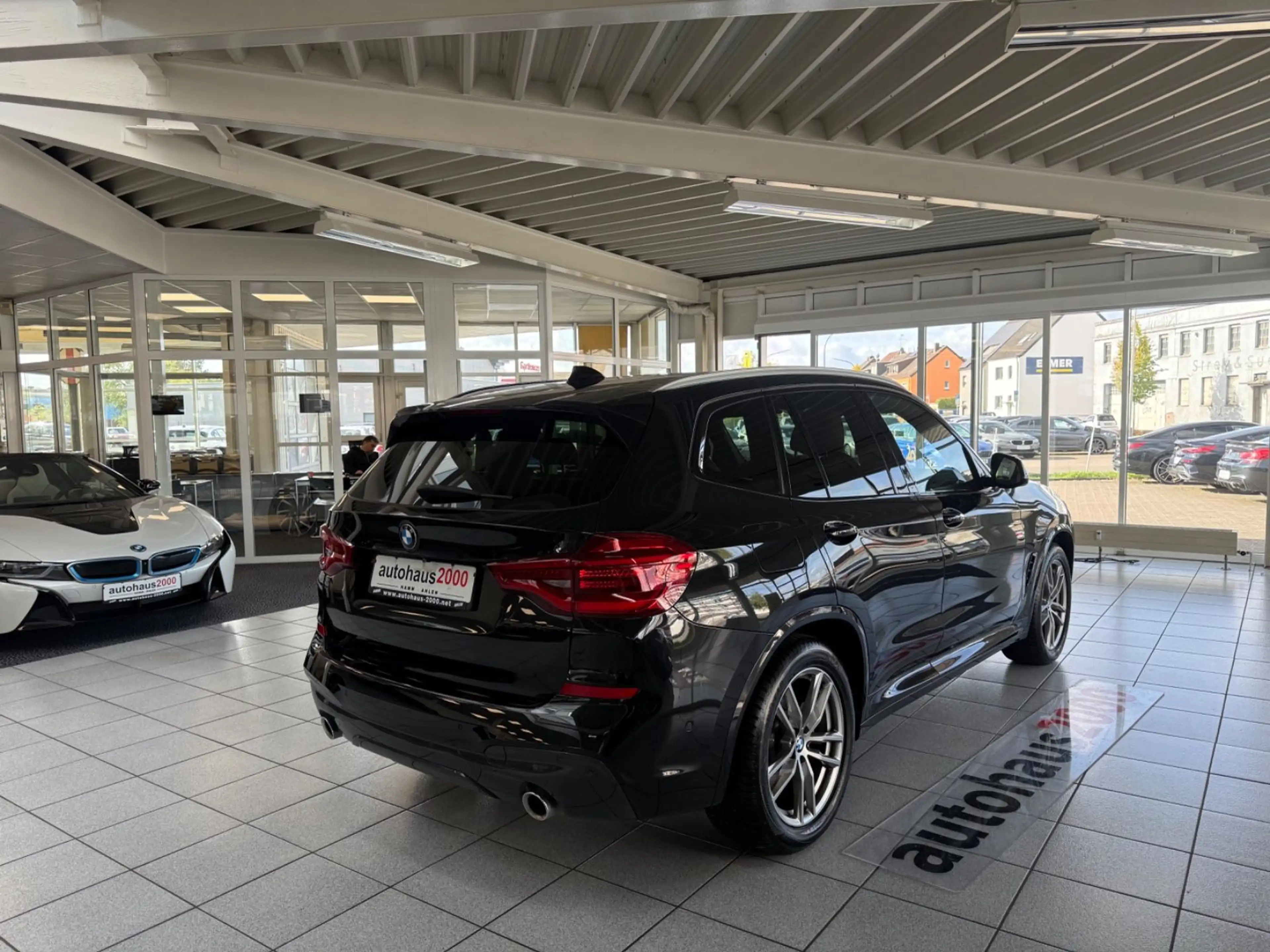 BMW X3 xDrive 20i M Sportpaket AUT./HUD/CAM/PANO. — photo 3