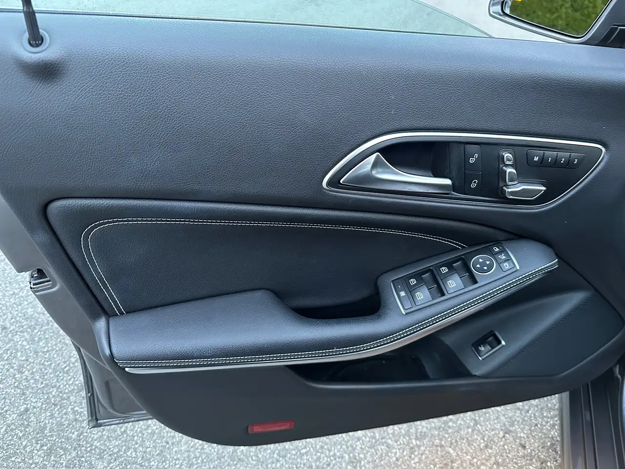 Mercedes-Benz CLA снимка Mercedes-Benz CLA