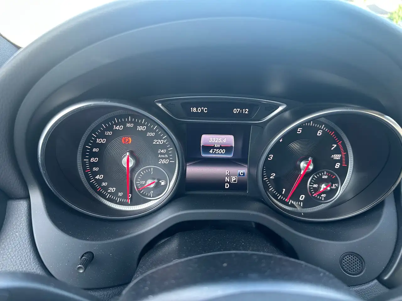 Mercedes-Benz CLA снимка Mercedes-Benz CLA