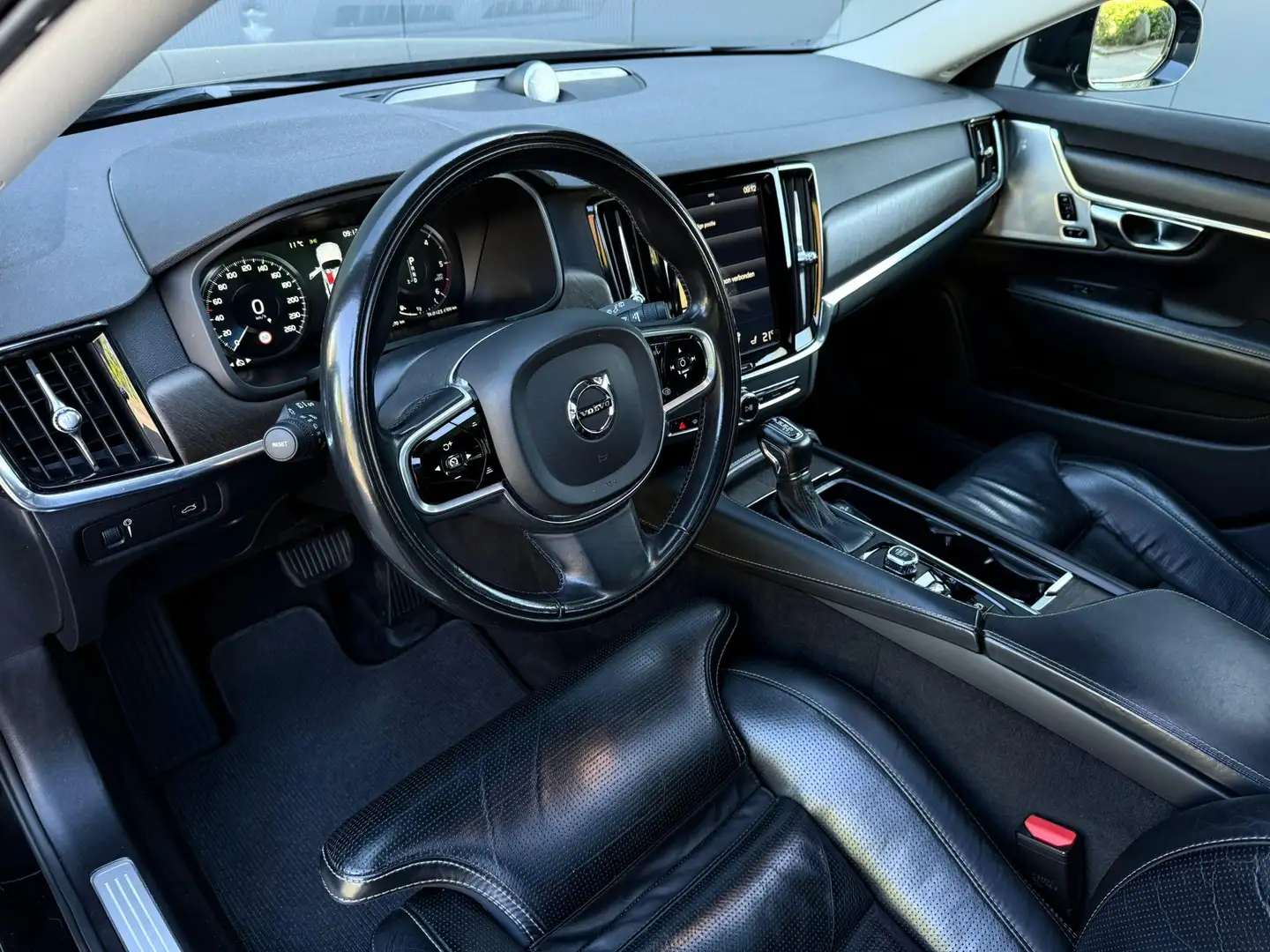 Volvo V90 Cross Country 2.0 D4 Pano B&W tr.hk Massage Leer Schwarz - 2