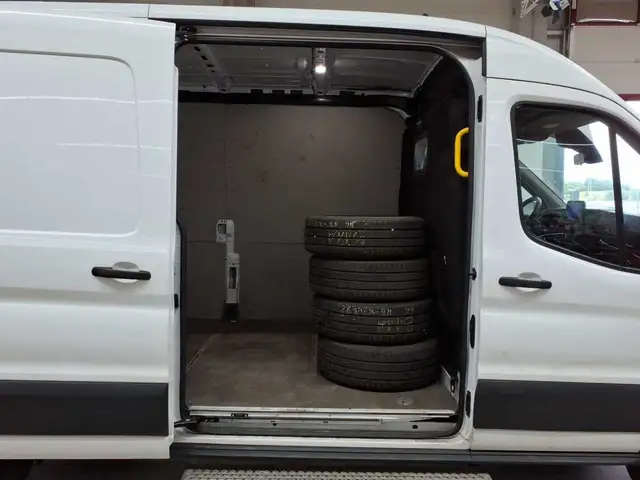 Ford Transit view 13