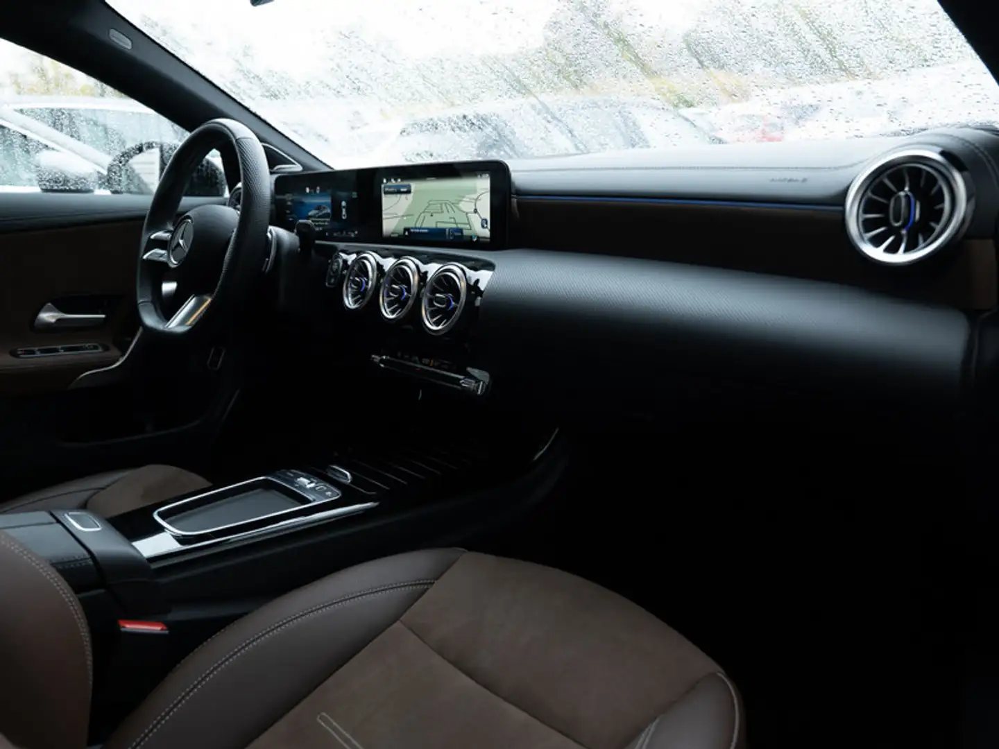 Mercedes-Benz CLA 220 d AMG-Sport/MLB/Pano/Burm/Distr/Totw/19" Schwarz - 2