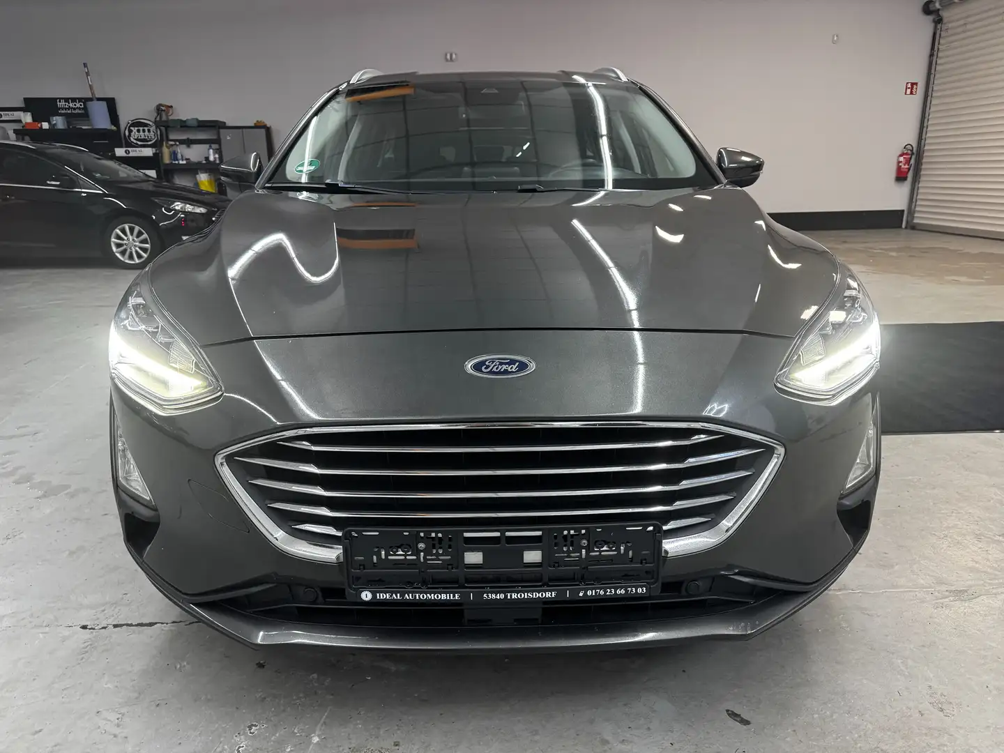 Ford Focus Titanium*Automatik*Sehr gepflegt* Grau - 2