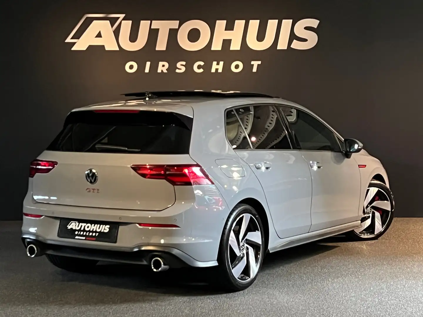 Volkswagen Golf GTI 2.0 TSI Pano/ Camera/ ACC/ IQ/Carplay/ HarmanKardo Grijs - 2