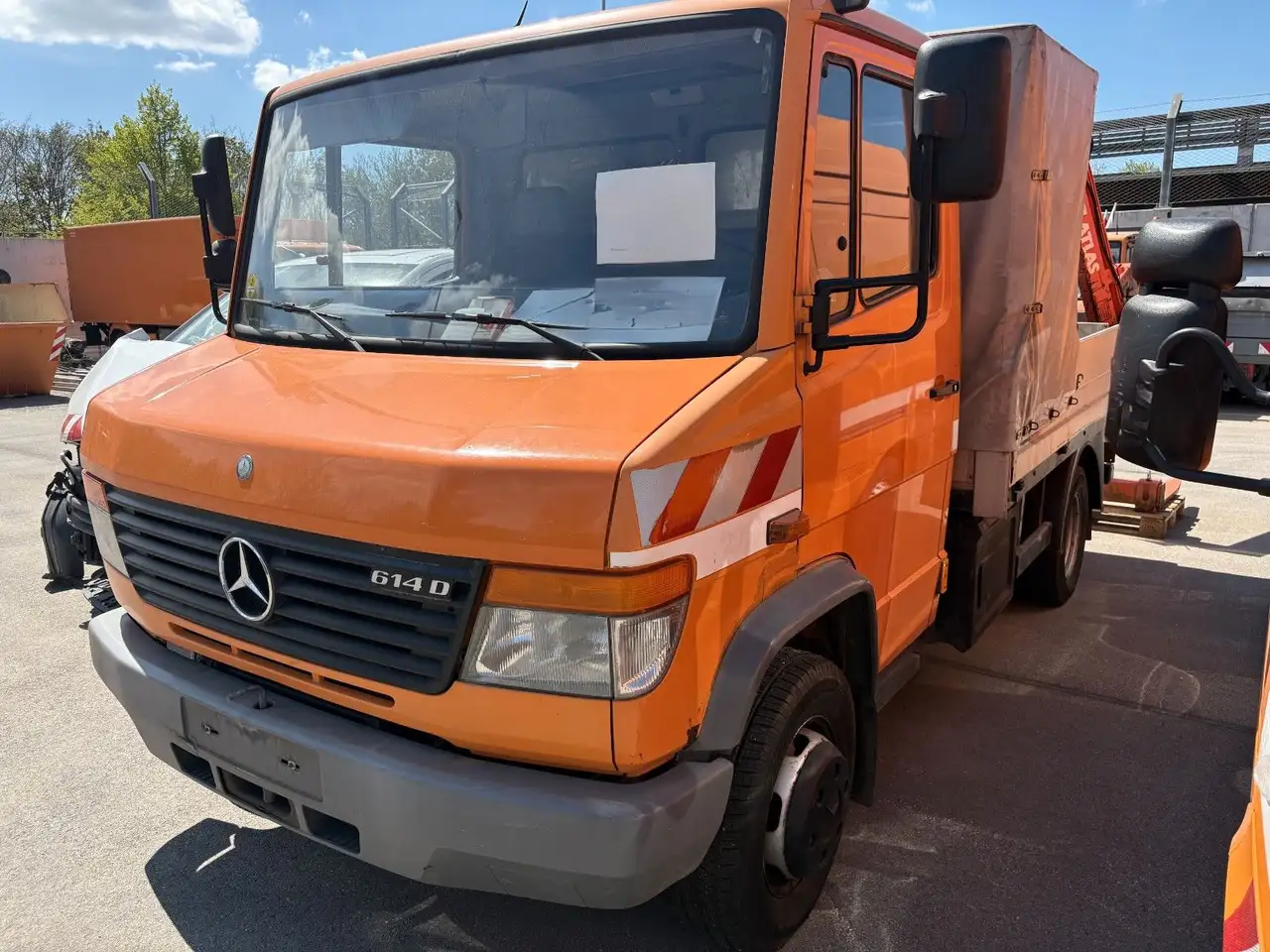 Mercedes-Benz Vario 614 D Pritsche Kran, foto 3