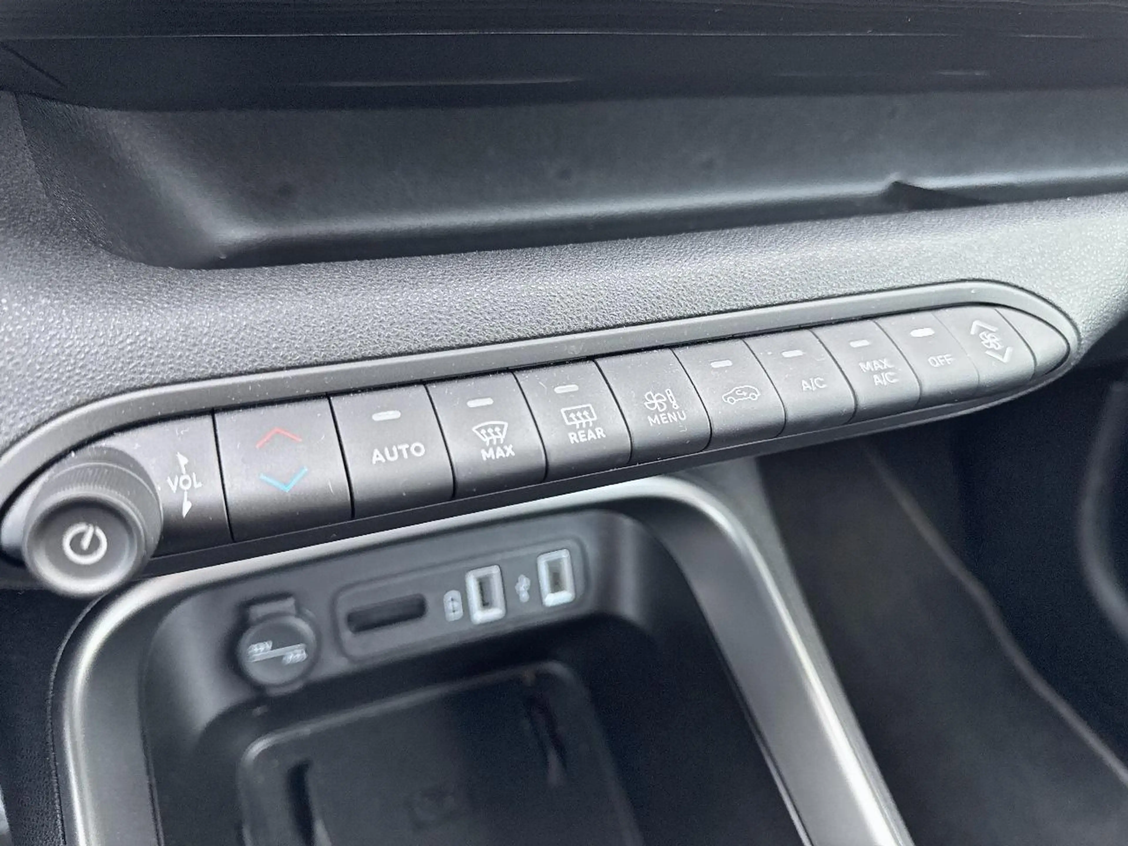 Jeep Avenger Altitude 1.2 T-GDI KAT Android Auto — photo 12