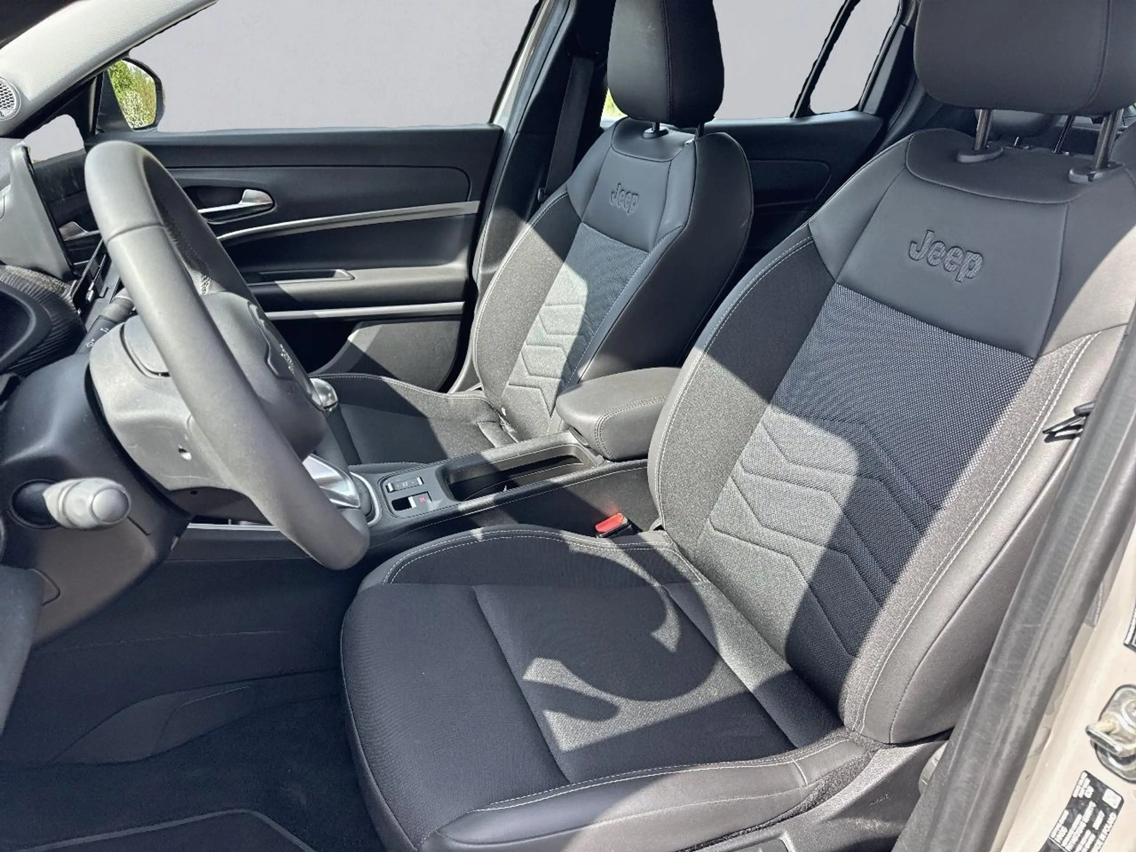 Jeep Avenger Altitude 1.2 T-GDI KAT Android Auto — photo 9