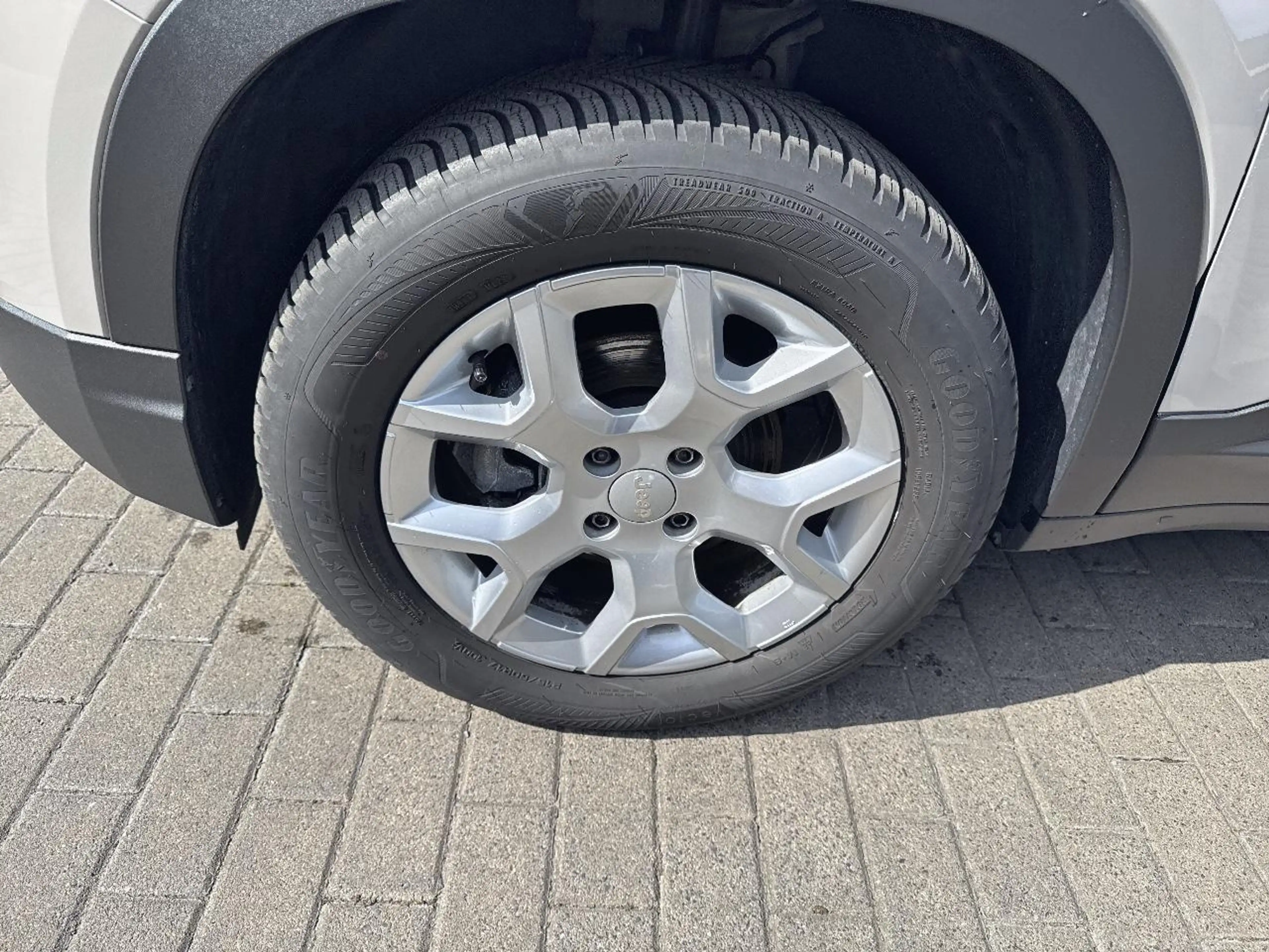 Jeep Avenger Altitude 1.2 T-GDI KAT Android Auto — photo 11