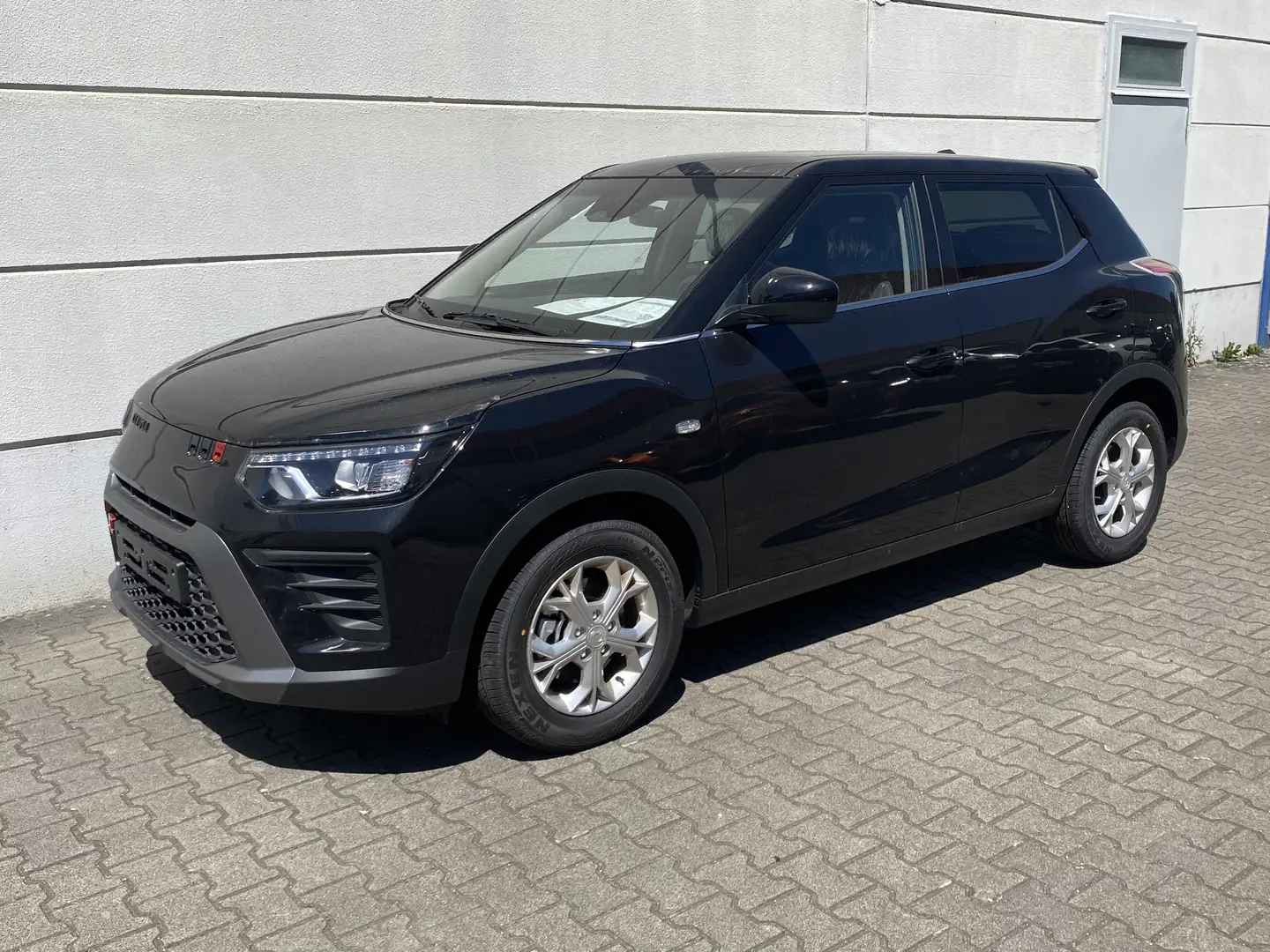 KGM Tivoli 1.5 T-GDI 2WD MT Nomad DigiCockpit RKam Nav Shz Zwart - 2
