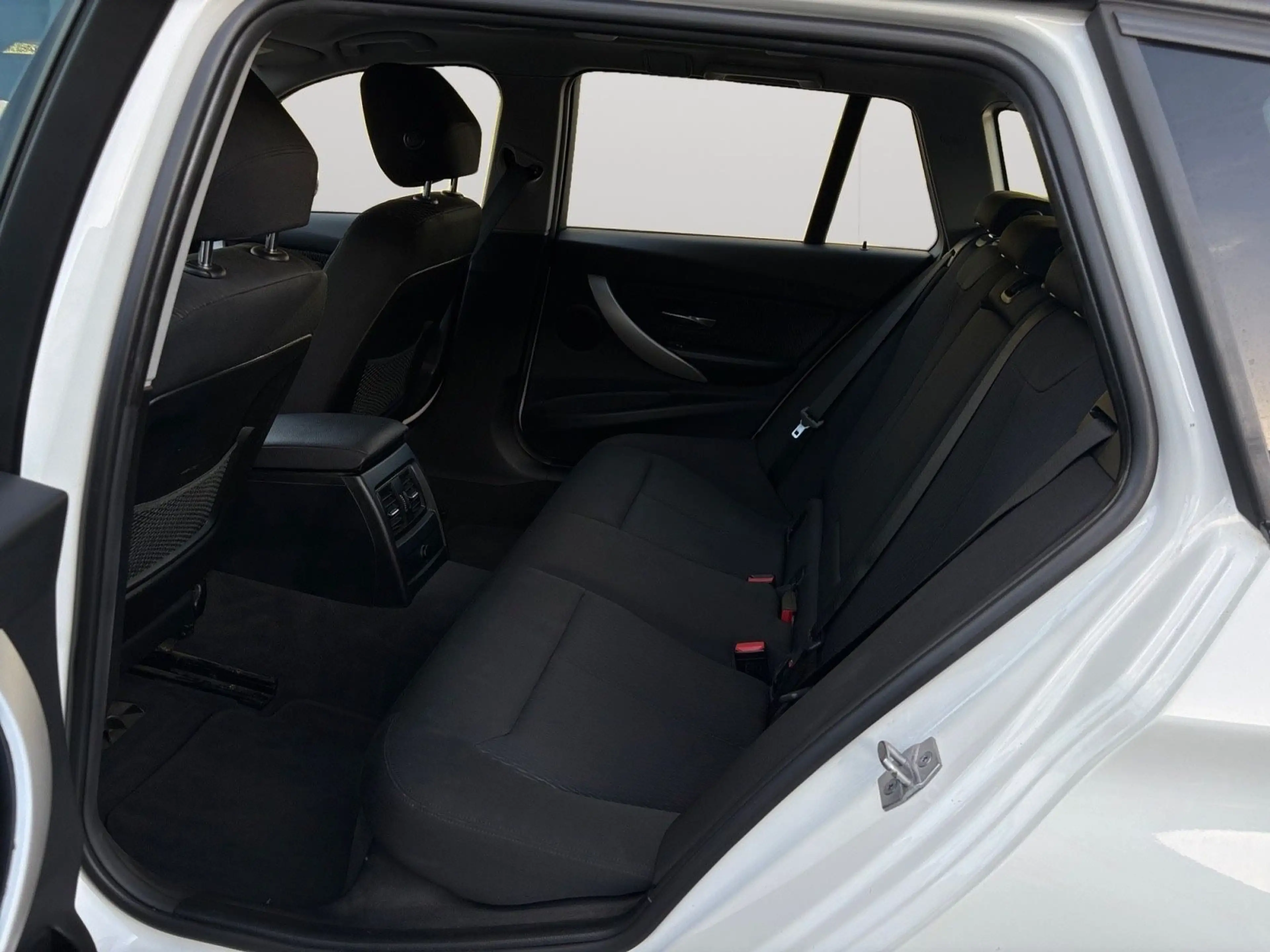 BMW 318 d Touring Advantage/LED/ 8 Fach/Garantie — photo 12