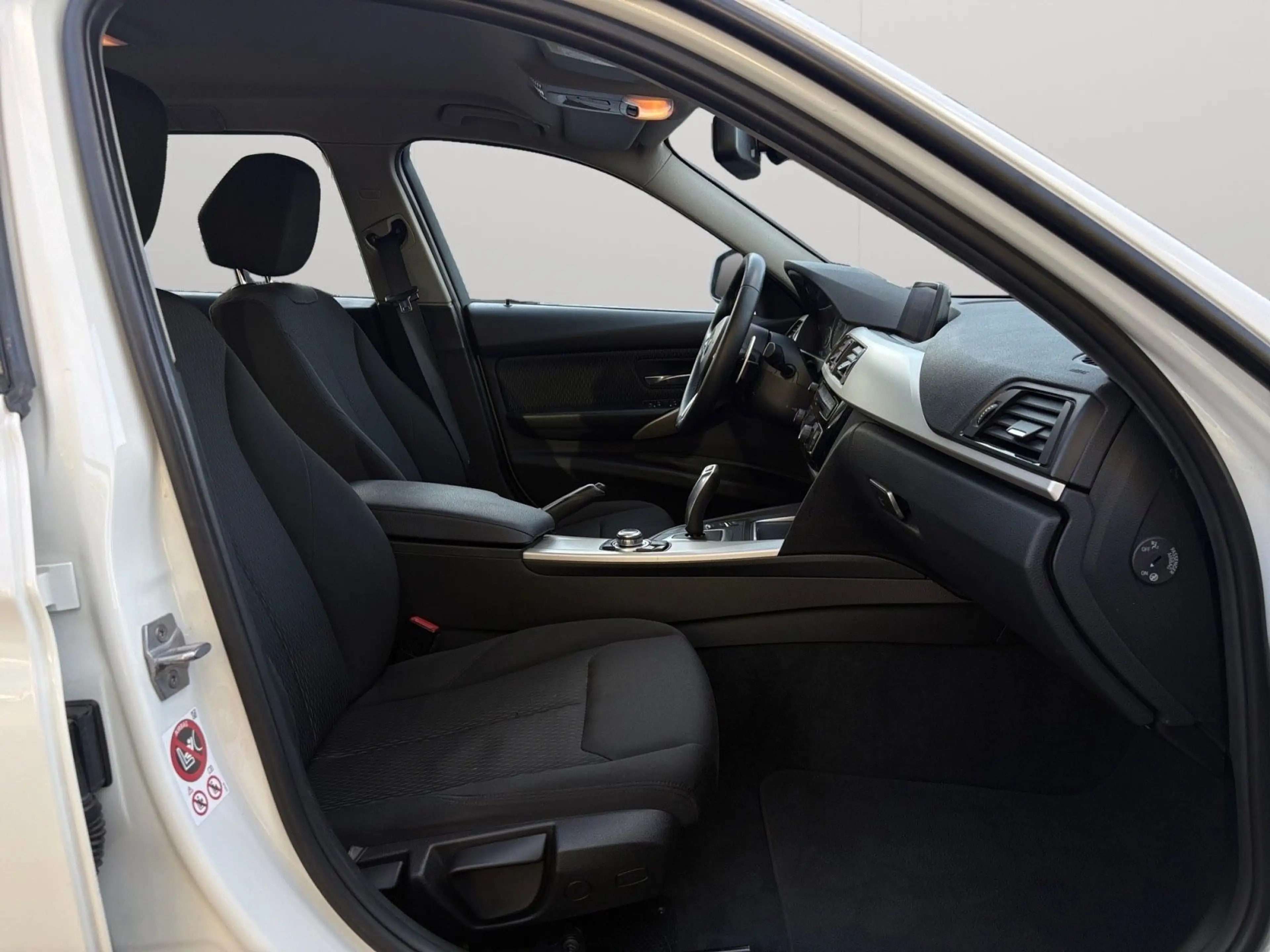BMW 318 d Touring Advantage/LED/ 8 Fach/Garantie — photo 11