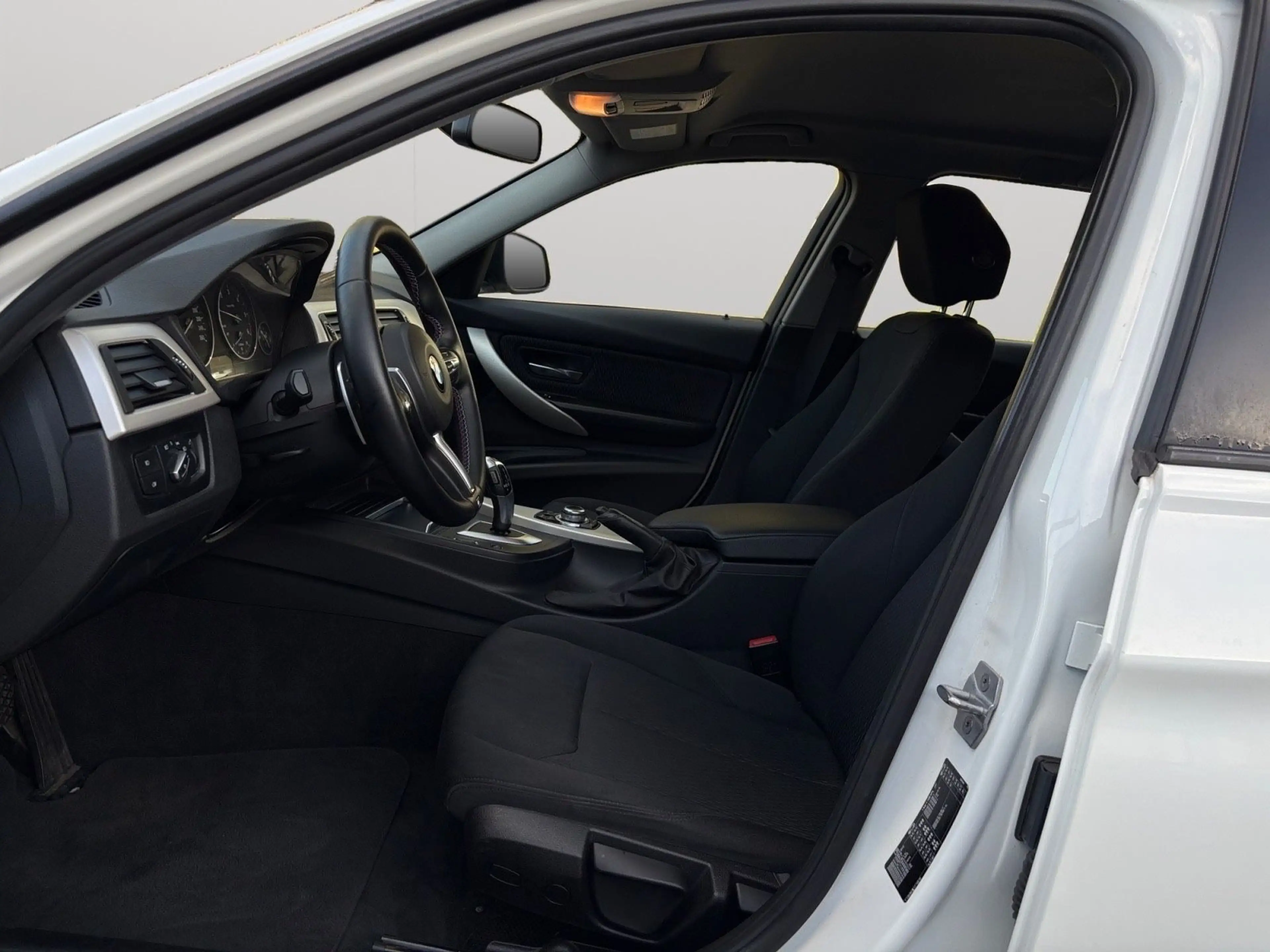 BMW 318 d Touring Advantage/LED/ 8 Fach/Garantie — photo 10