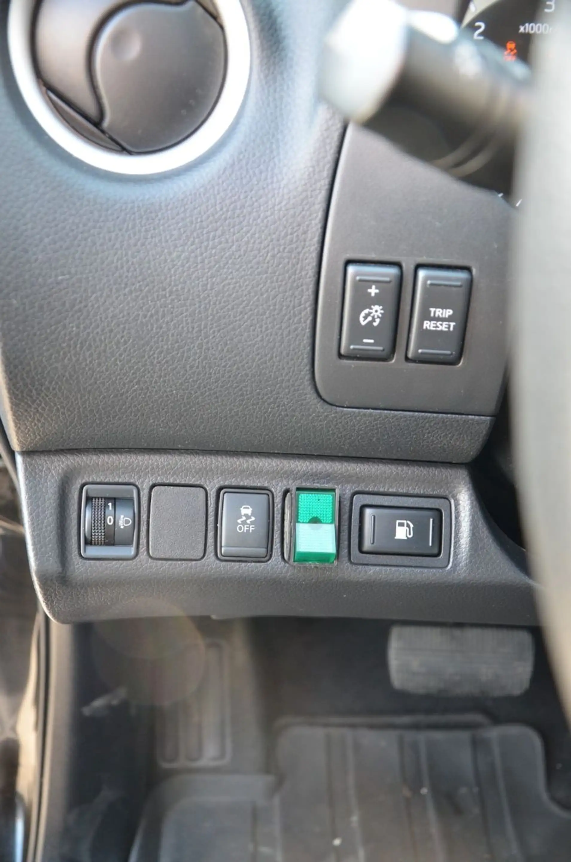 Nissan Navara NP300*-D*DoKa*AHK*AUTO*TEMPO*NAVI*TÜV — photo 15