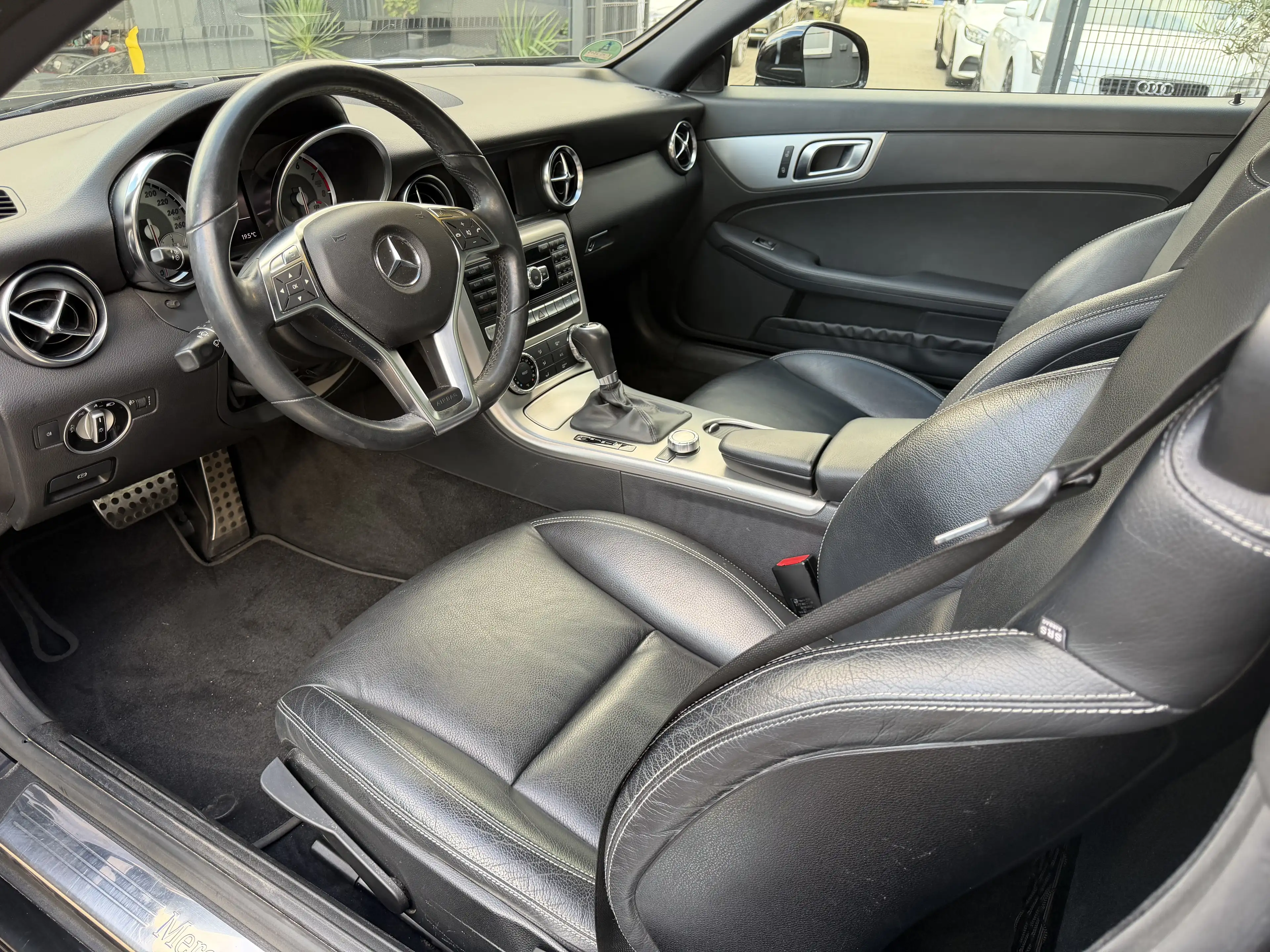 Mercedes-Benz SLK 200 BlueEfficiency 7G-TRONIC 1.Hand Voll S-Heft Top Gepflegt Leder Navi Schwarz — photo 3