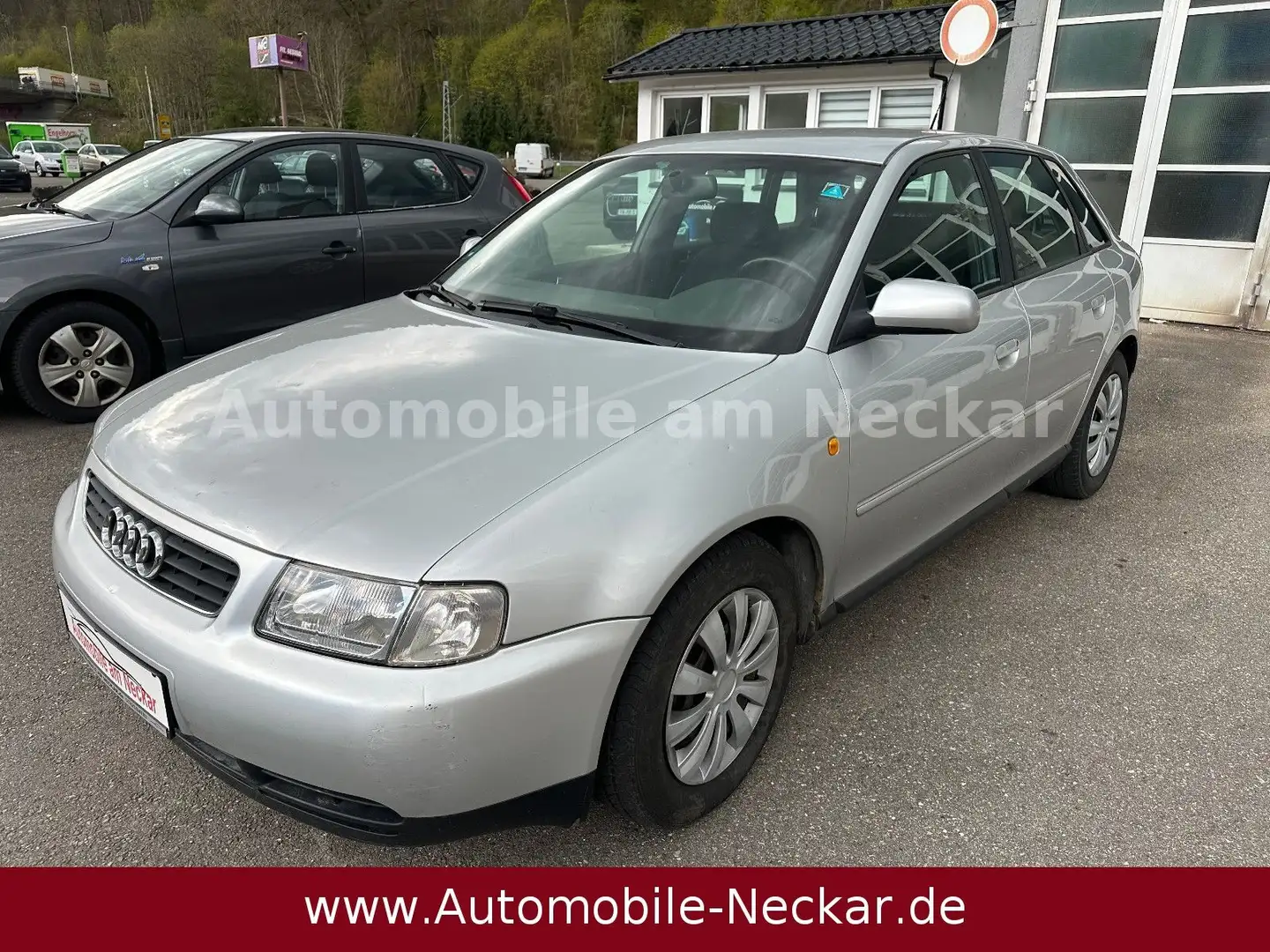 Audi A3 1.6 101 PS 5.trg-Klimaautomatik Silber - 1