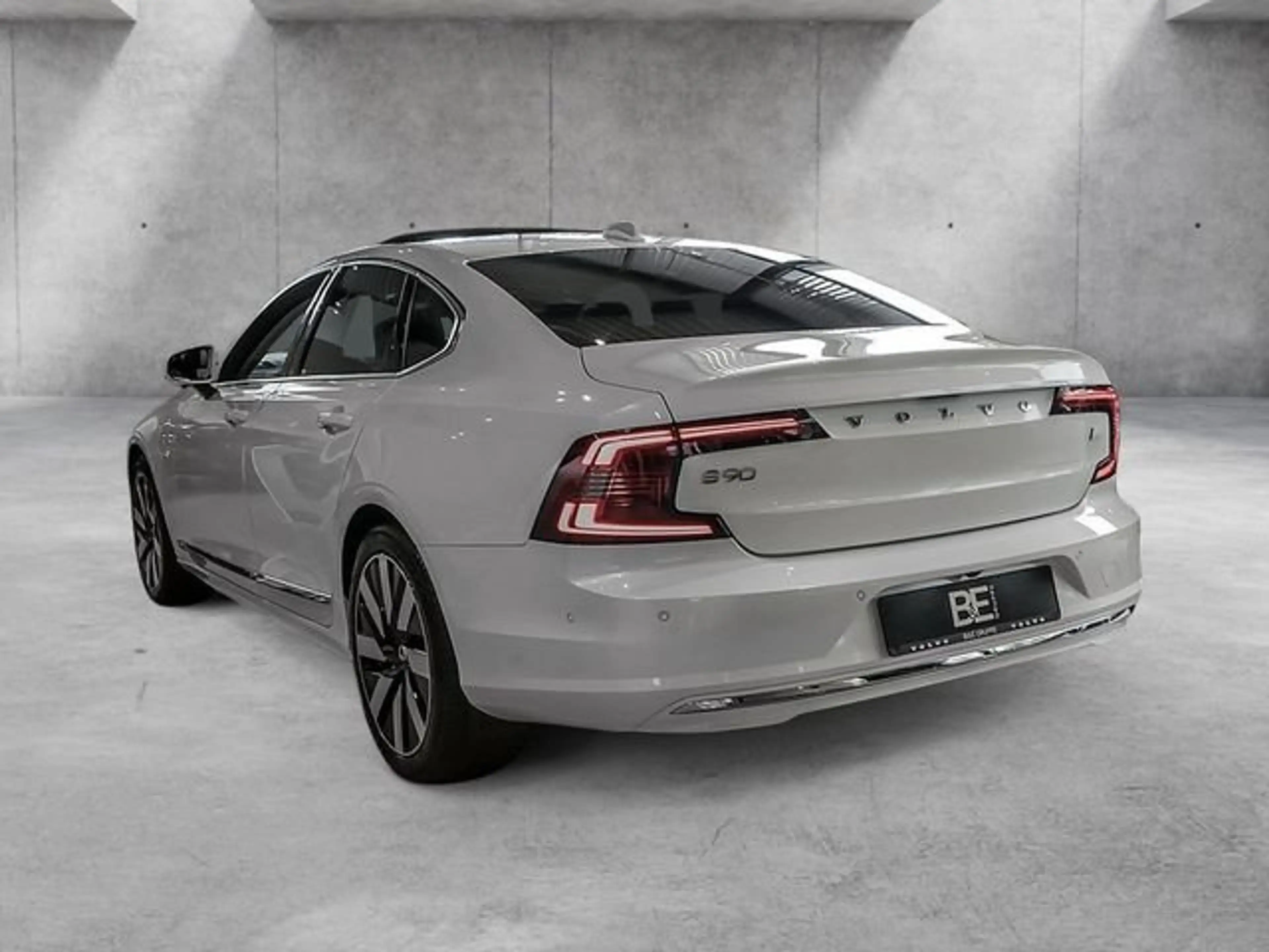 Volvo S90 T8 Ultimate Dark AWD B&W HUD STANDHZ LED — photo 3