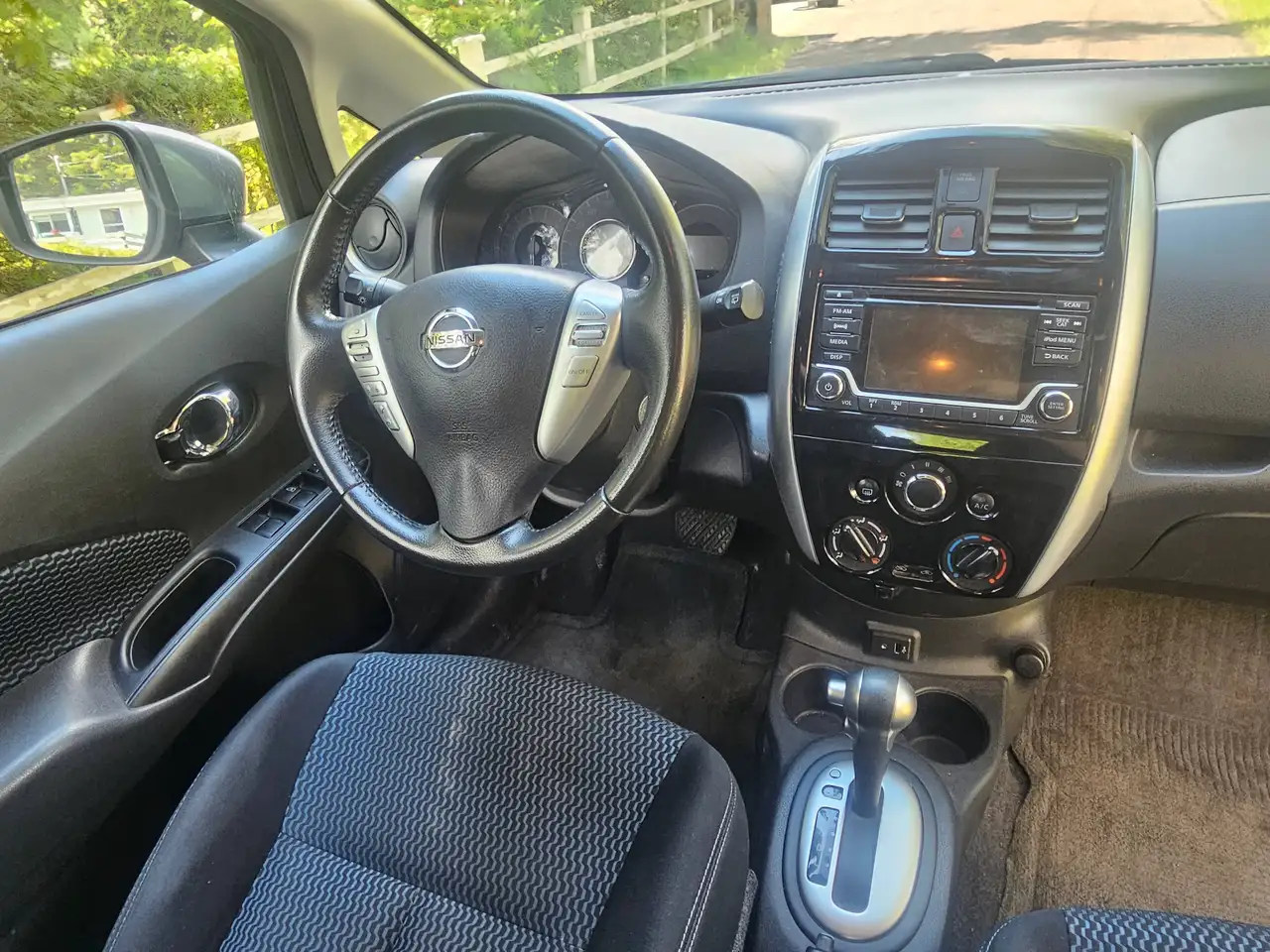 Nissan Note снимка Nissan Note