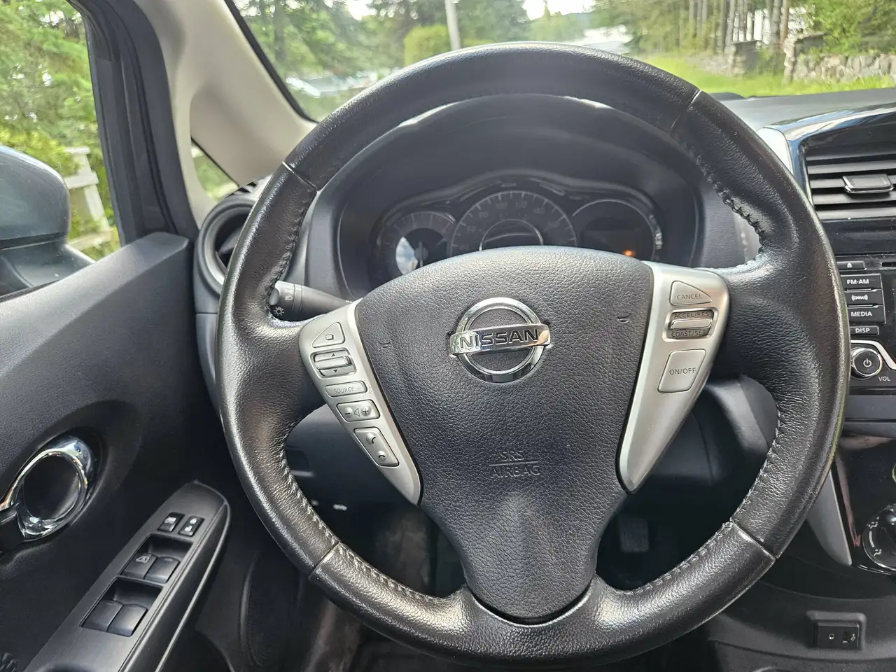 Nissan Note снимка Nissan Note
