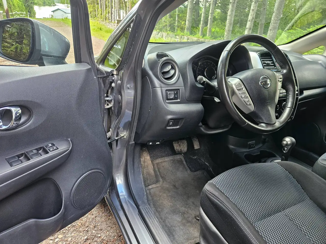 Nissan Note снимка Nissan Note