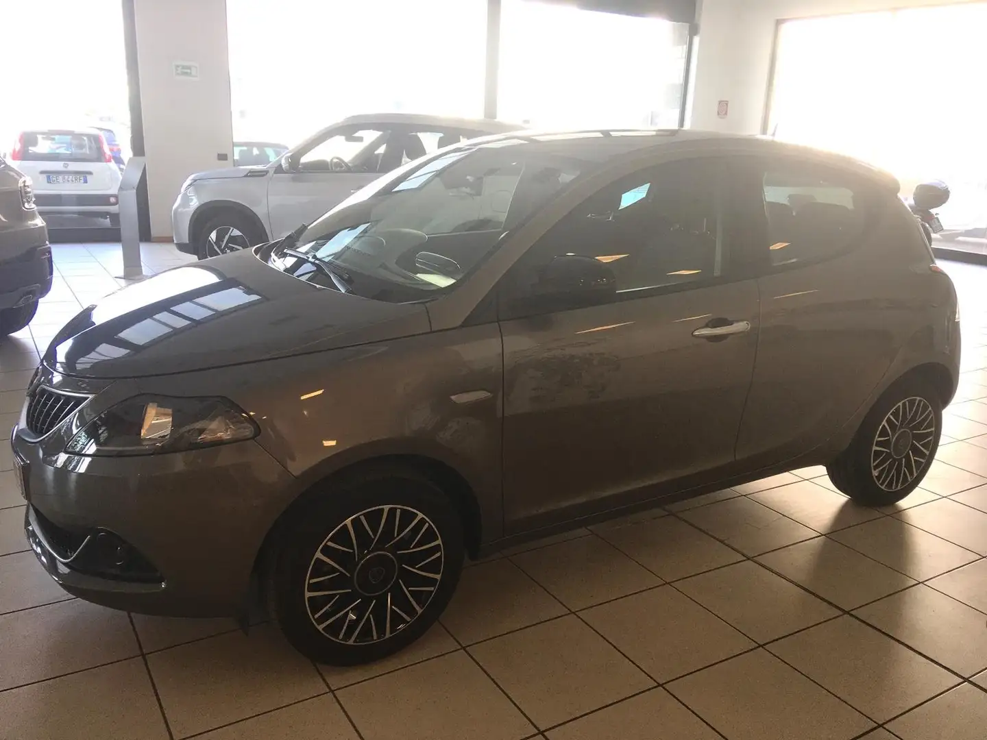 Lancia Ypsilon Ypsilon III 2021 1.0 firefly hybrid Platino s Grau - 2
