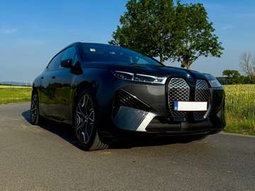 xDrive50 FULL OPTION/PANO/BOWERS&WILKINS/LASER/22"ALLU