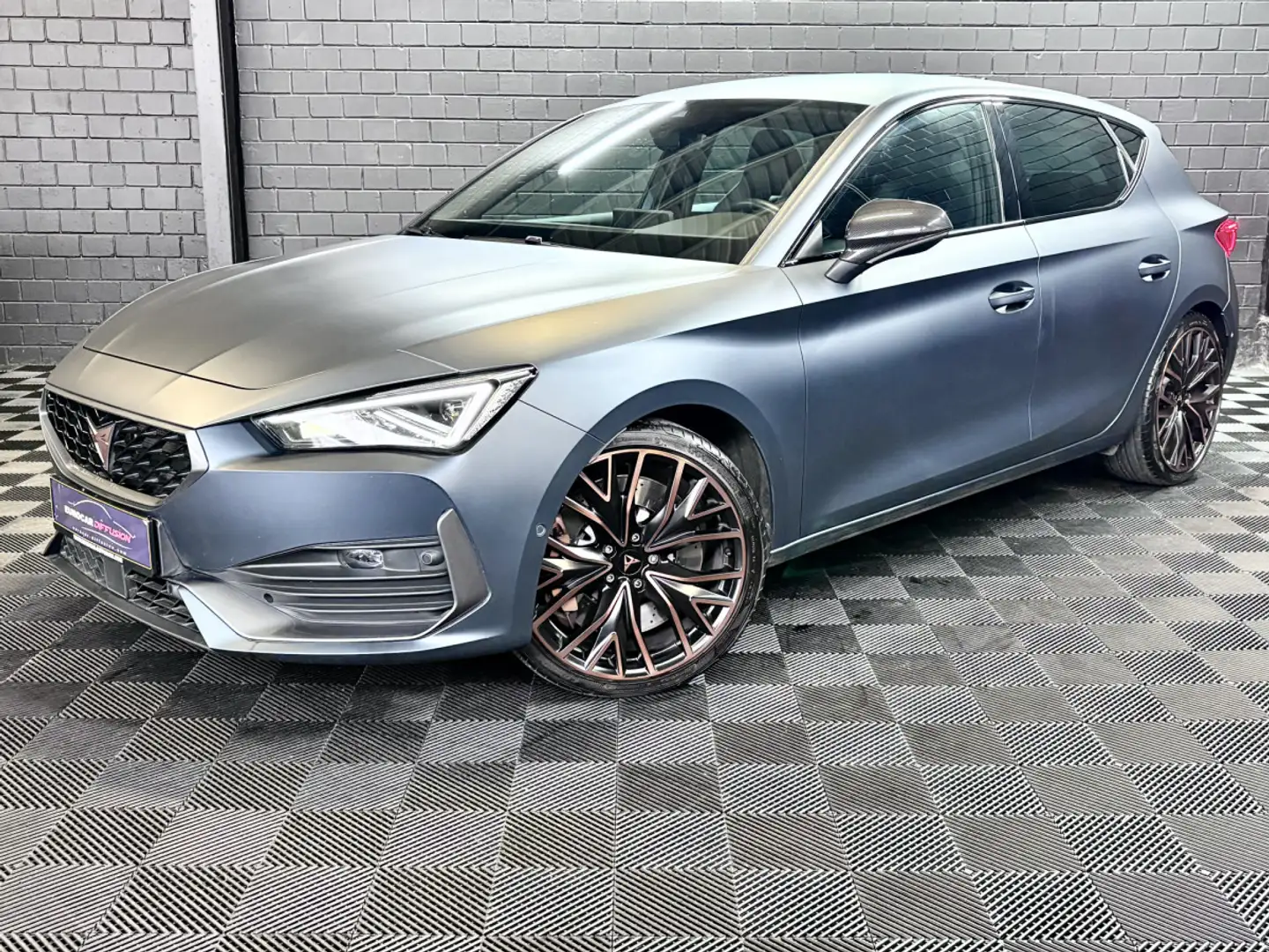 CUPRA Leon 2.0 TSI 300CV * Brembo* Volant SS * Caméra * Matt Gris - 1