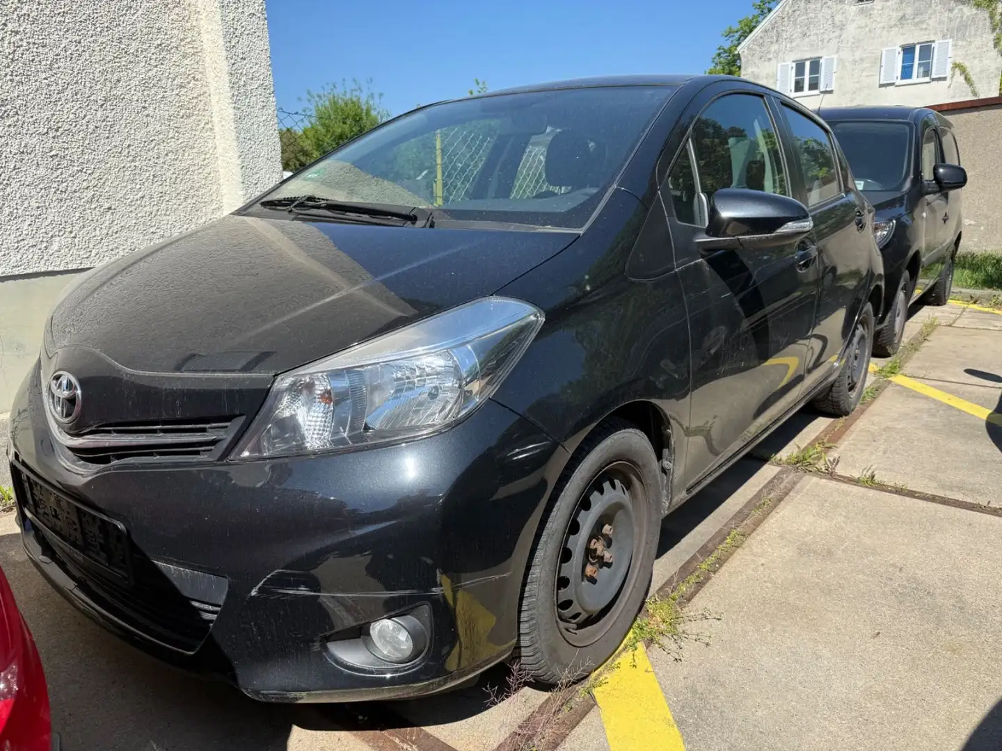 Toyota Yaris 1.33 VVT-i Cool *KLIMA*ALU*KAMERA*BLUETO. Zwart - 1