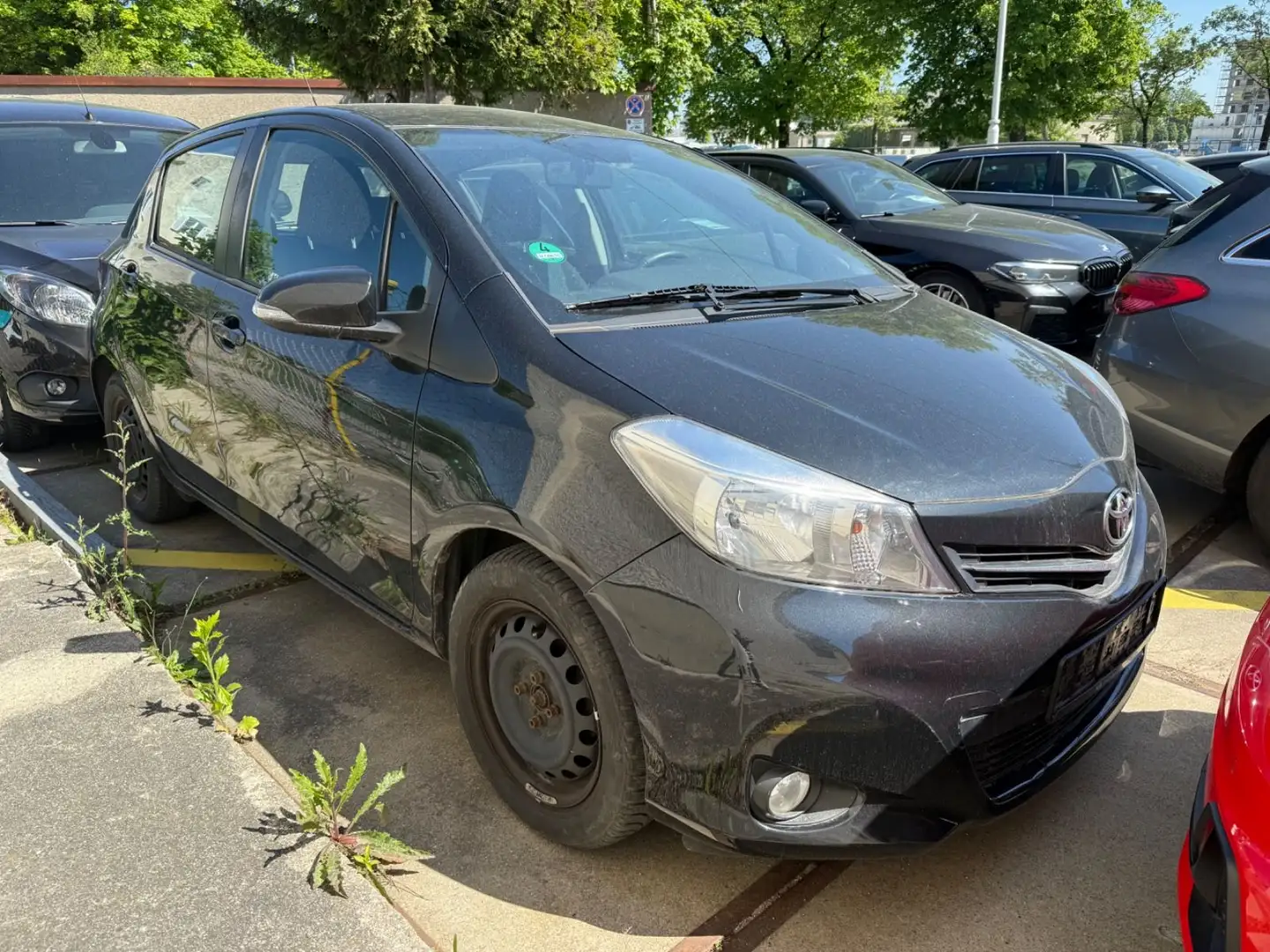 Toyota Yaris 1.33 VVT-i Cool *KLIMA*ALU*KAMERA*BLUETO. Zwart - 2
