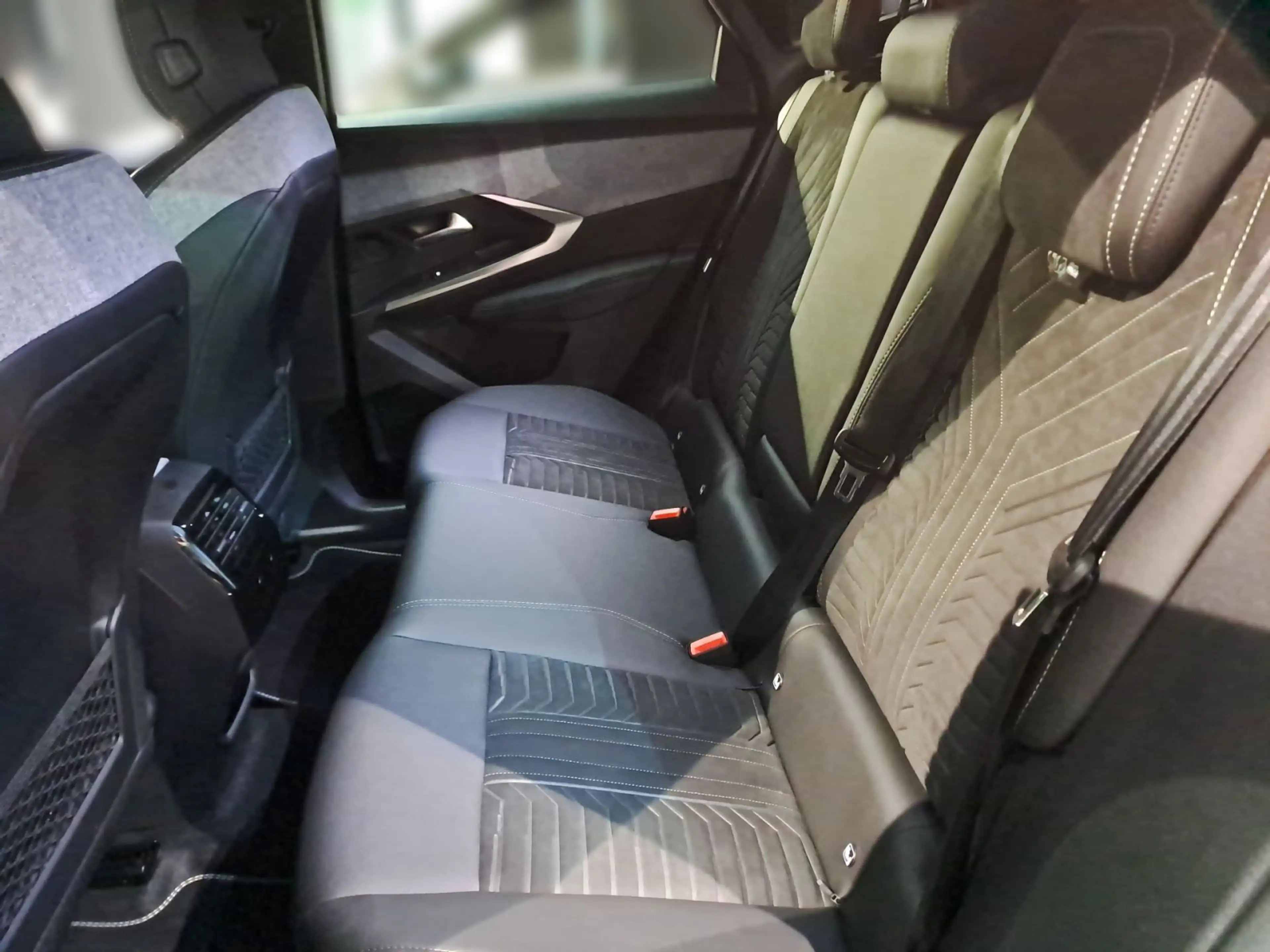 Peugeot 3008 GT HYBRID 145 e-DSC6 KAMERA SHZ NAVI LED — photo 11