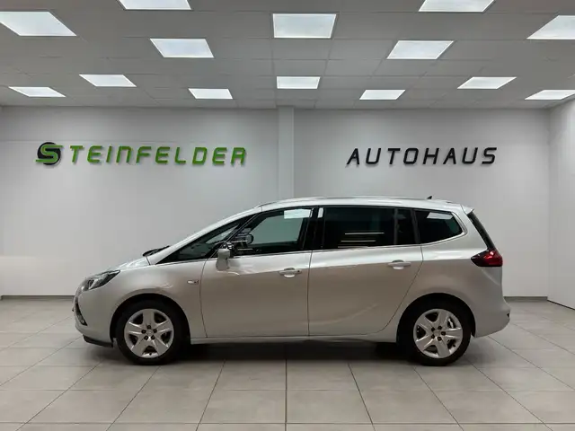 Opel Zafira view 4