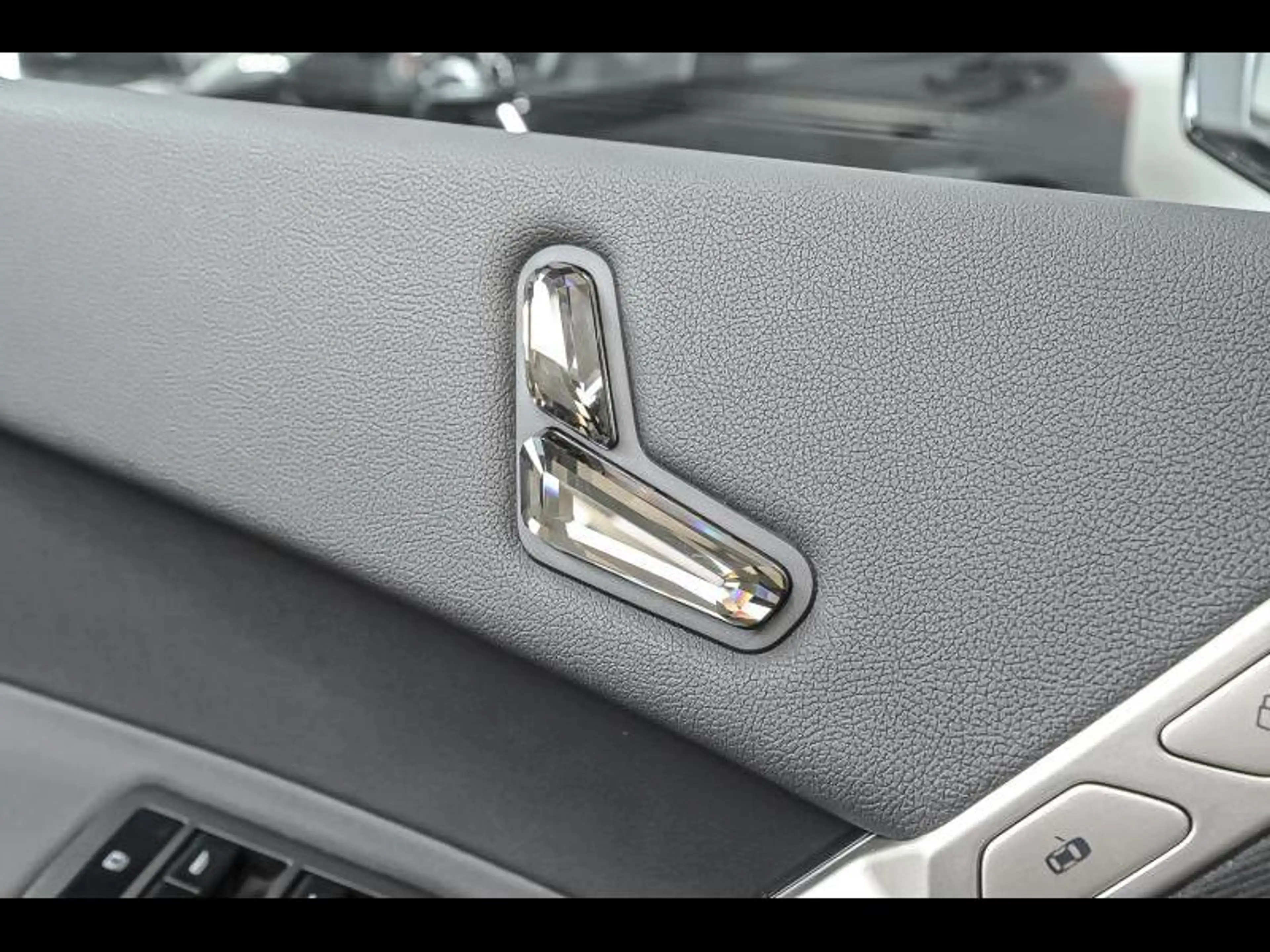 BMW iX xDrive40 - Sport — photo 15