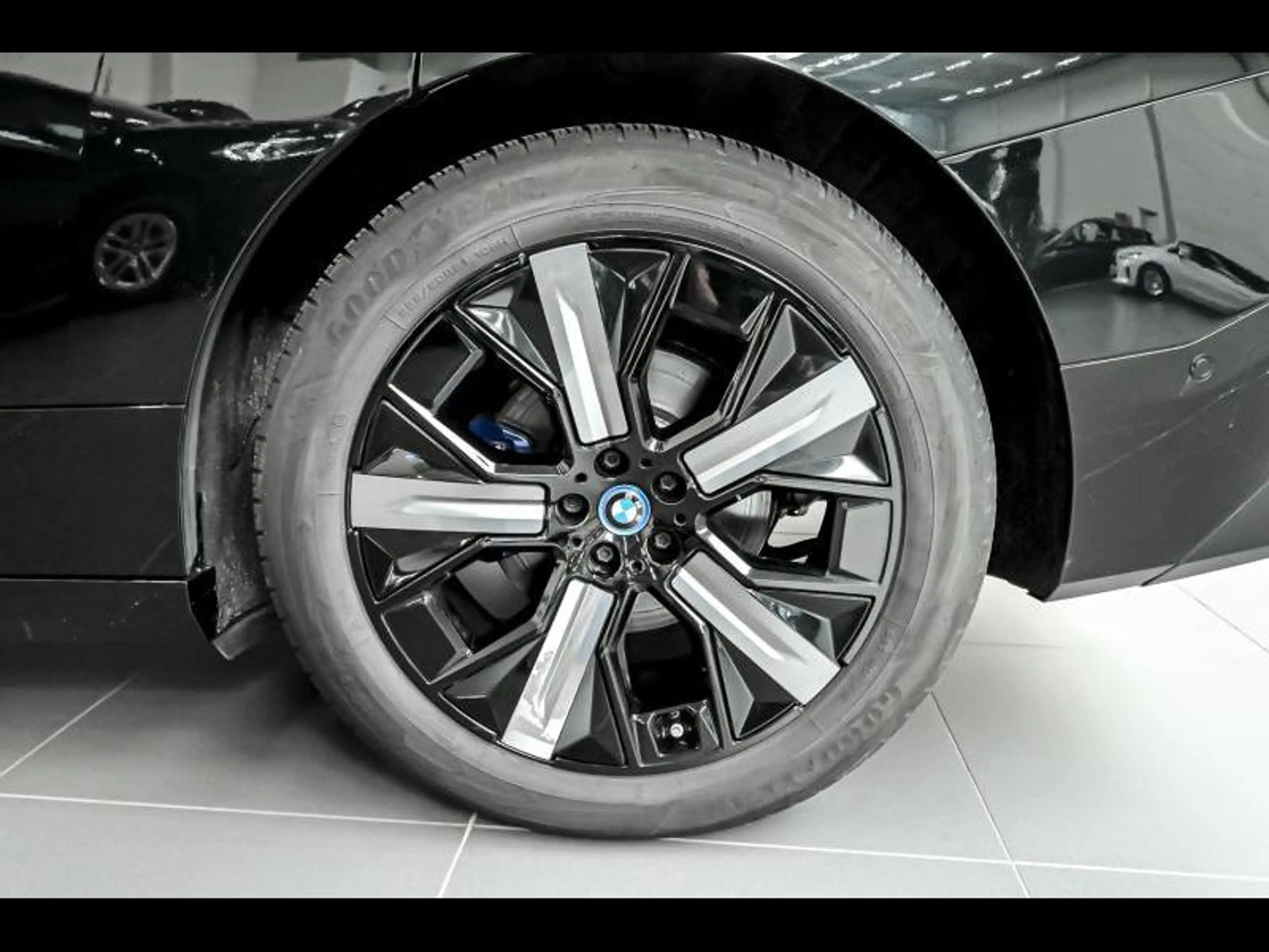 BMW iX xDrive40 - Sport — photo 8