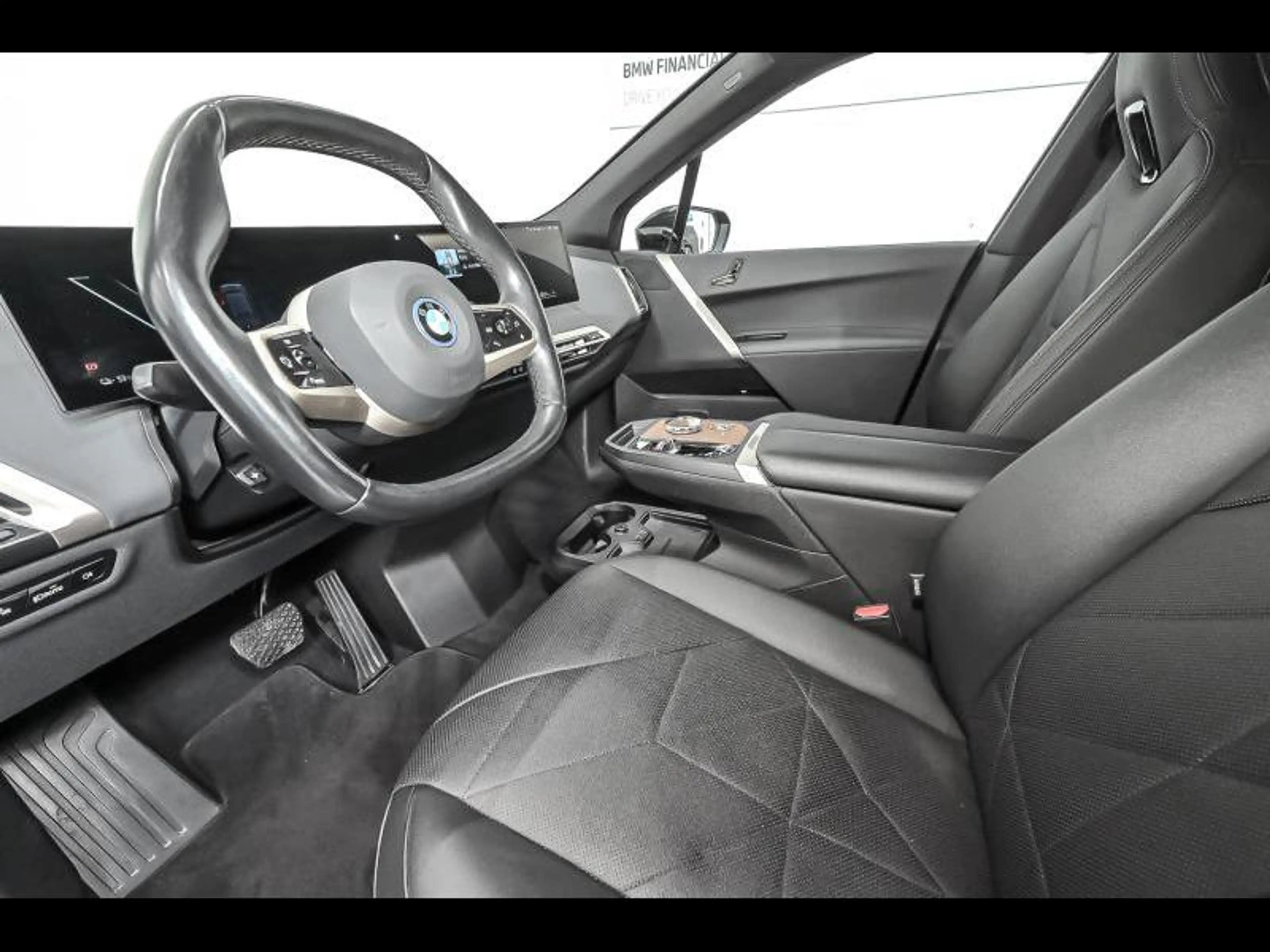 BMW iX xDrive40 - Sport — photo 6