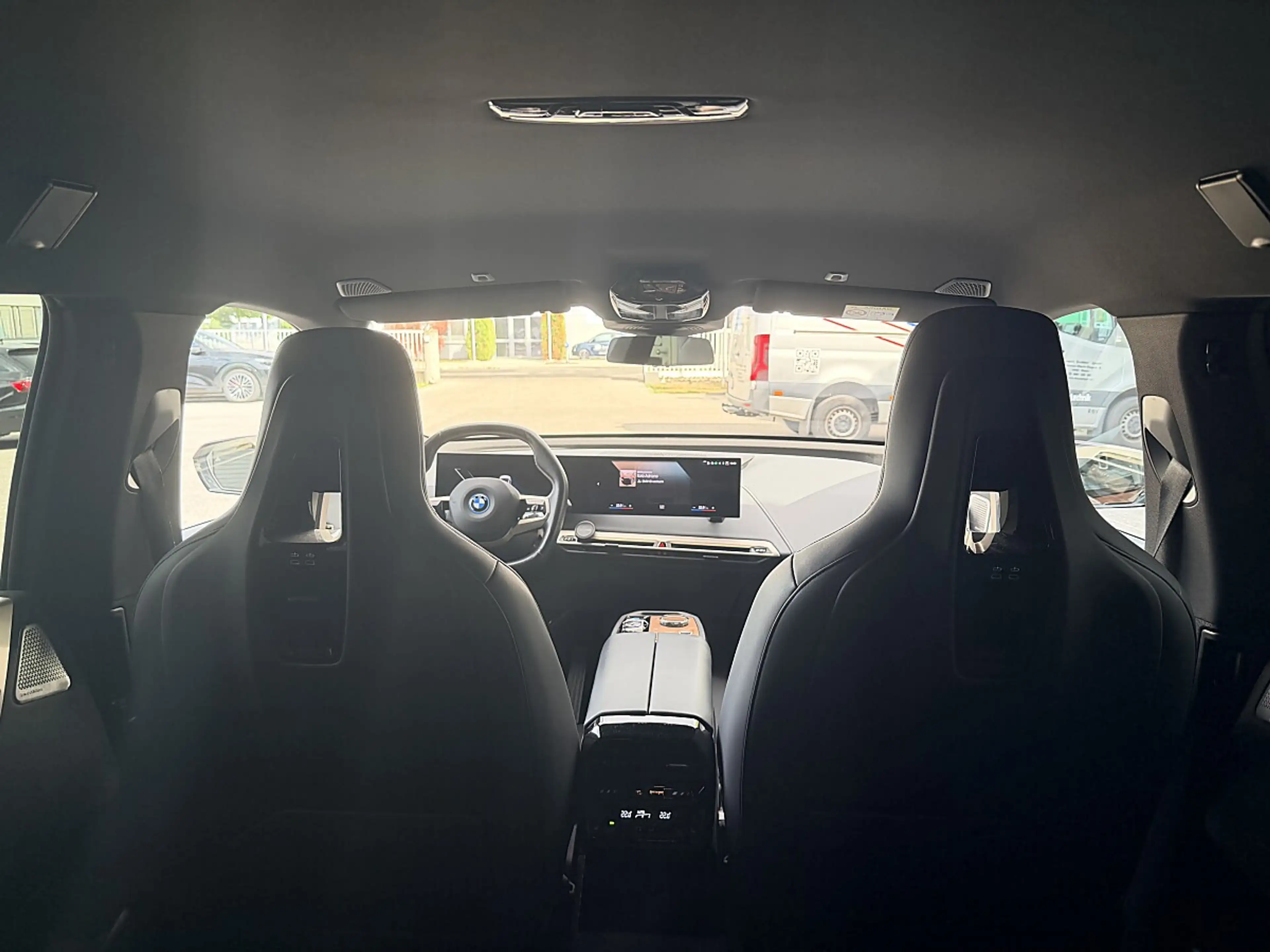 BMW iX xDrive40 — photo 14