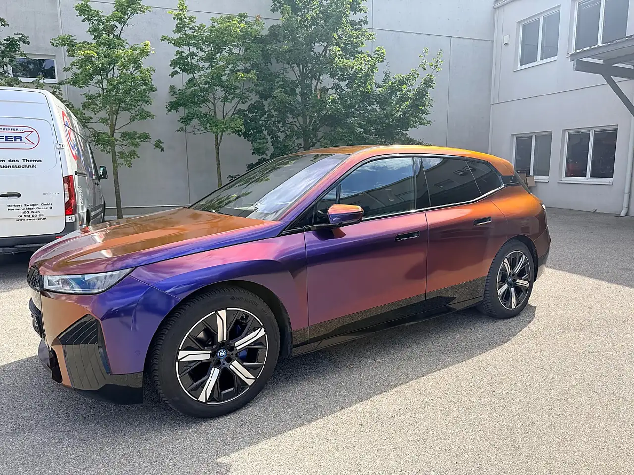 BMW iX