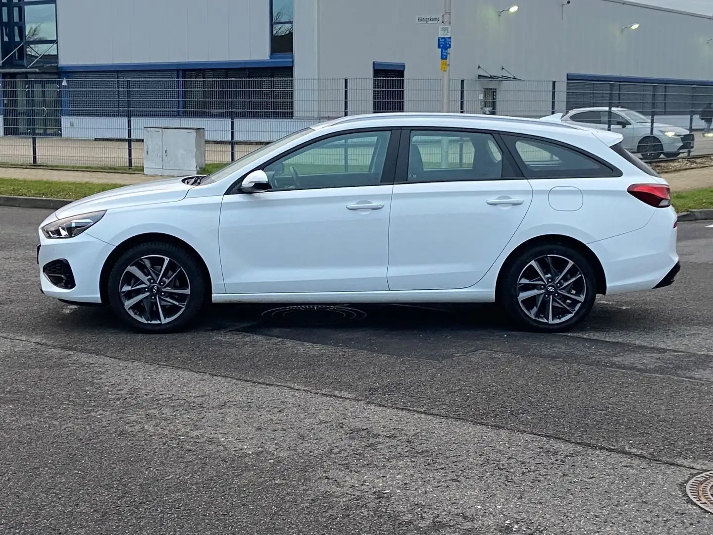 Hyundai i30 cw Trend Mild-Hybrid*Tempo*SHZ*RFK*PDC* Weiß - 2