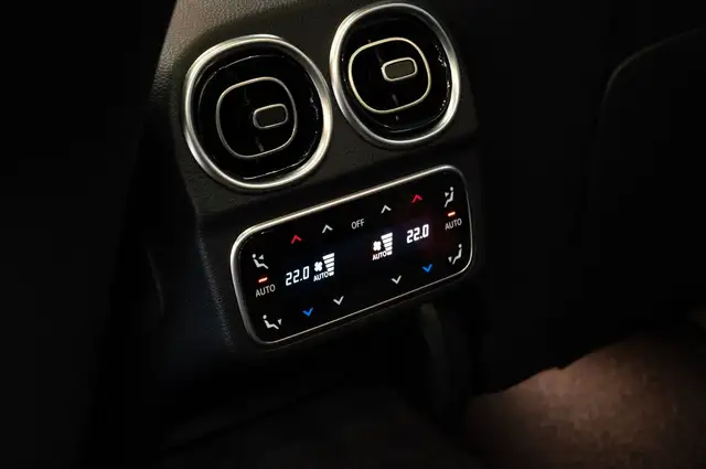 Mercedes-Benz C-Class view 15