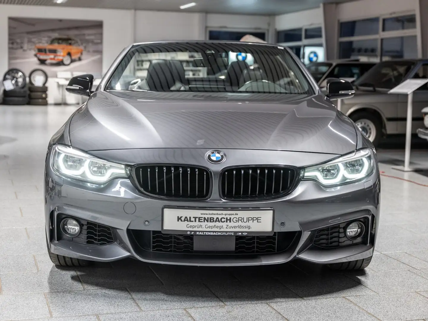BMW 440 i Cabrio xDrive M-Sport NAVI H/K HUD ACC Grau - 2